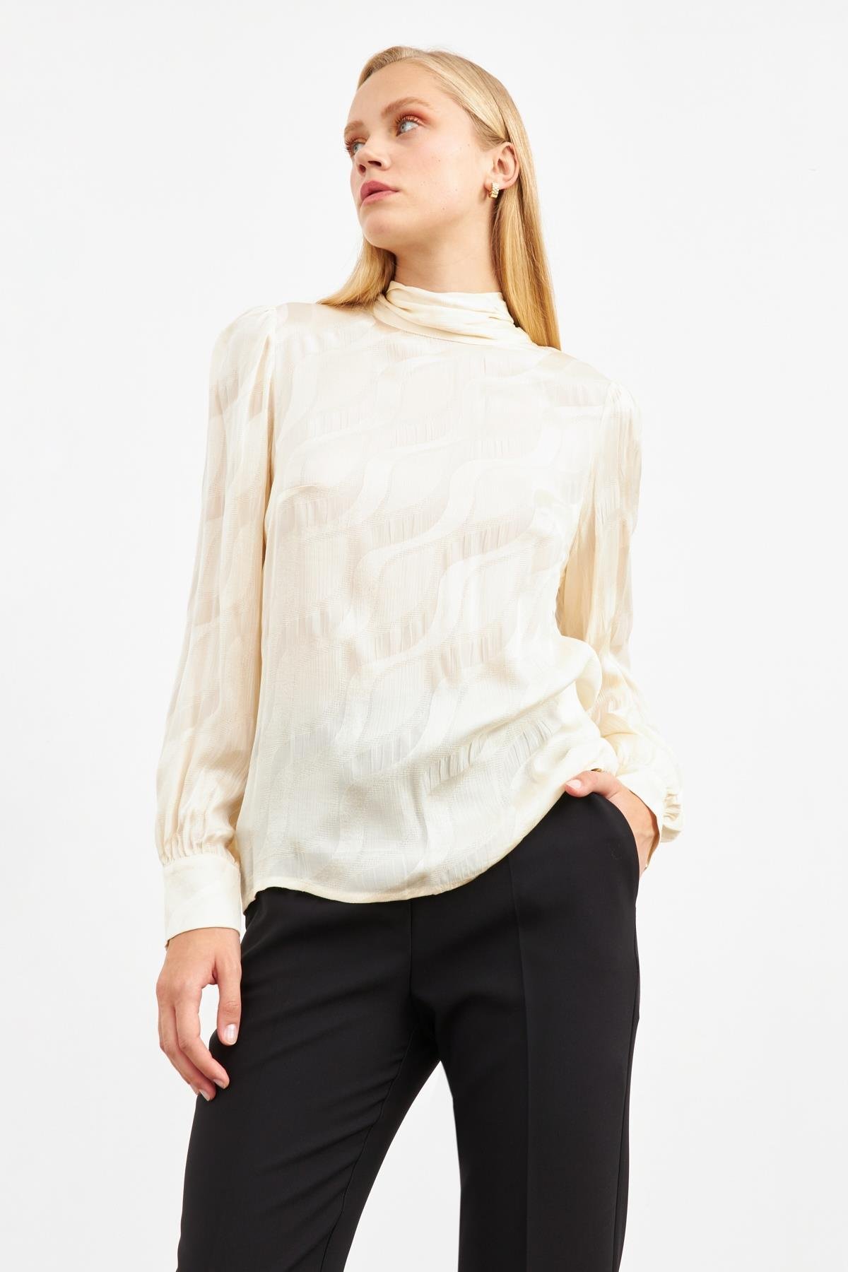 Krem Rahat Kesim Dokulu Gömlek Bluz Kadın Blouse modelleri