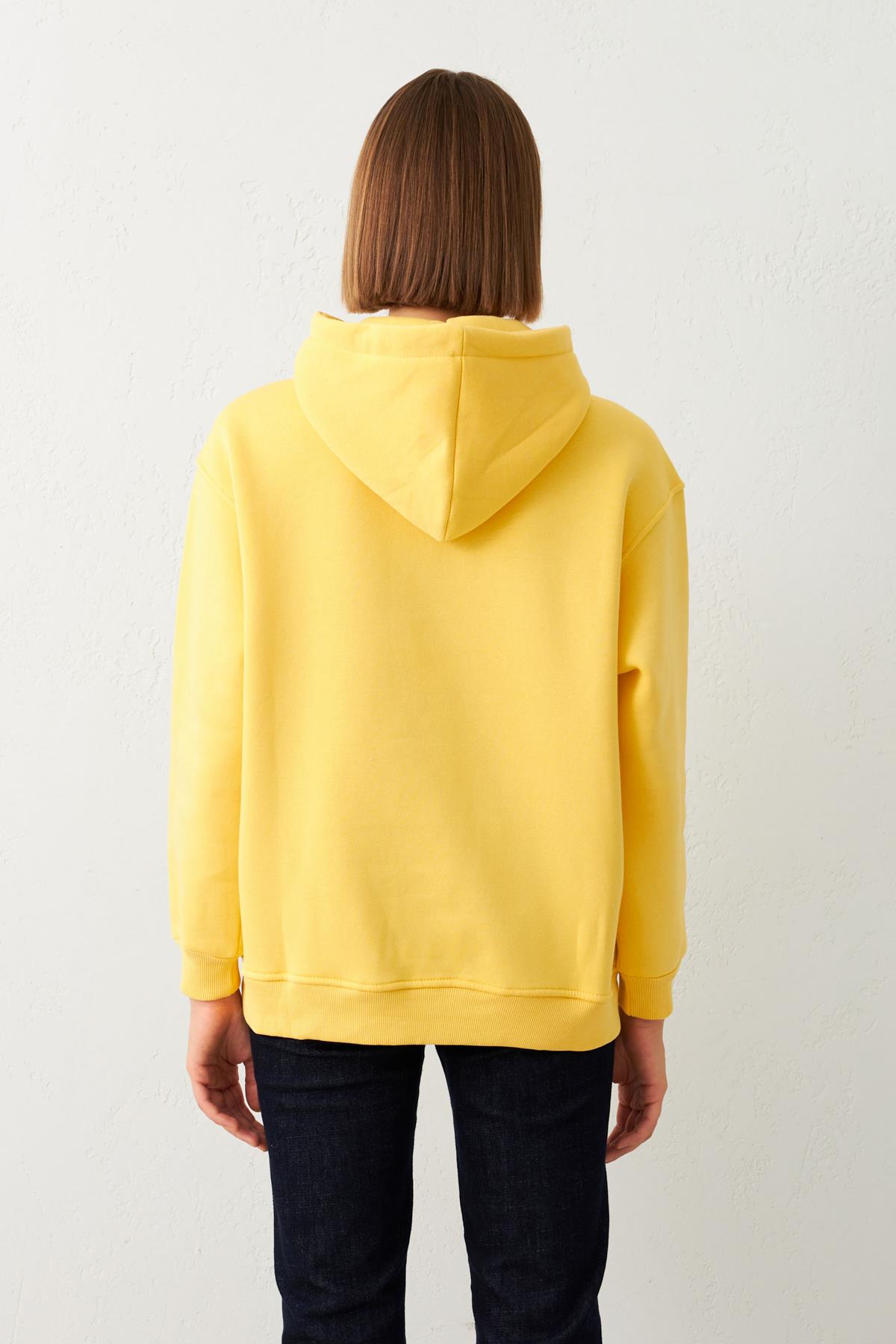 Sarı Şapka Ve Cep Detaylı Uzun Kollu Sweatshirt Kadın Kategorisiz modelleri