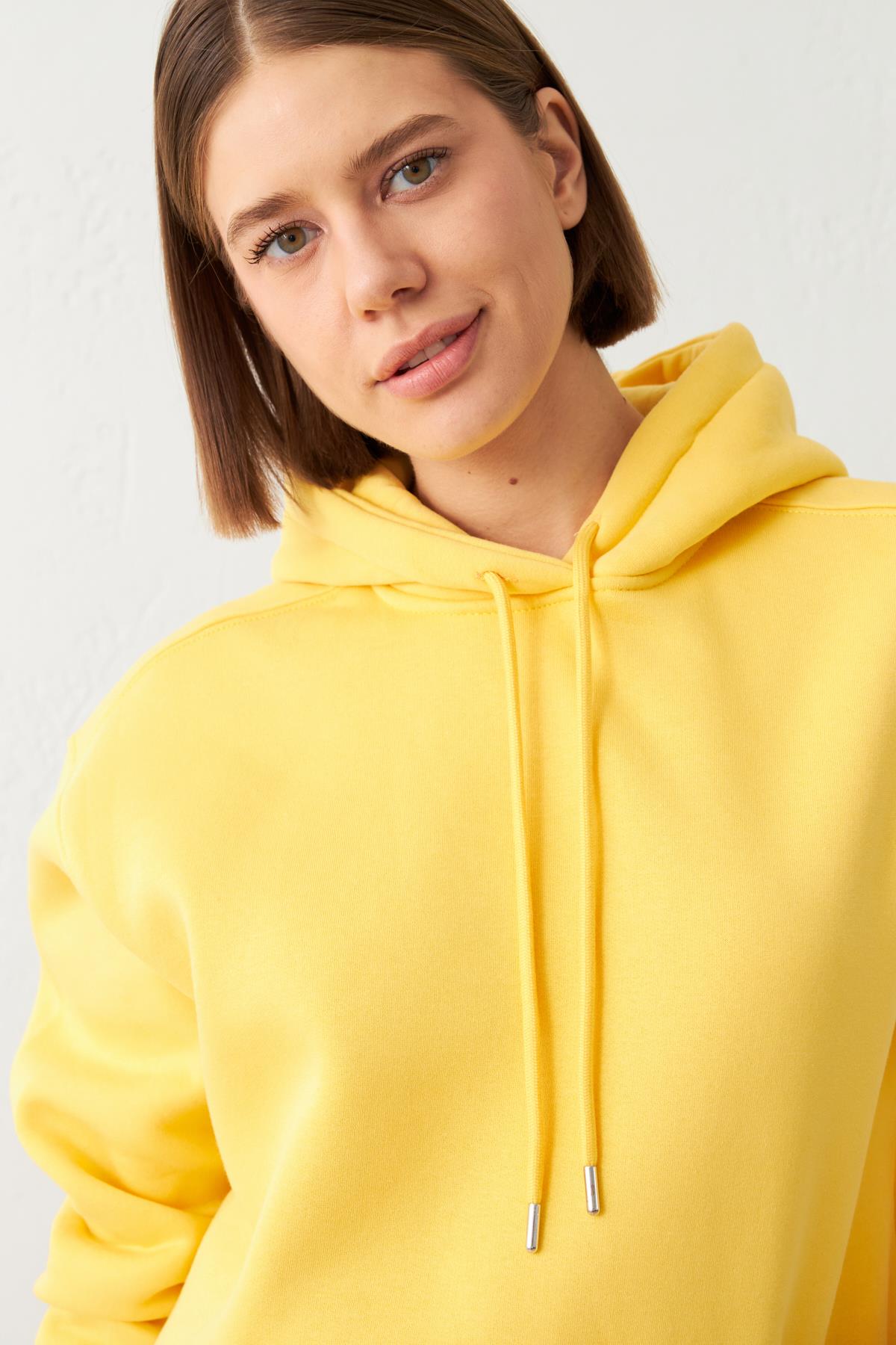 Sarı Şapka Ve Cep Detaylı Uzun Kollu Sweatshirt Kadın Kategorisiz modelleri