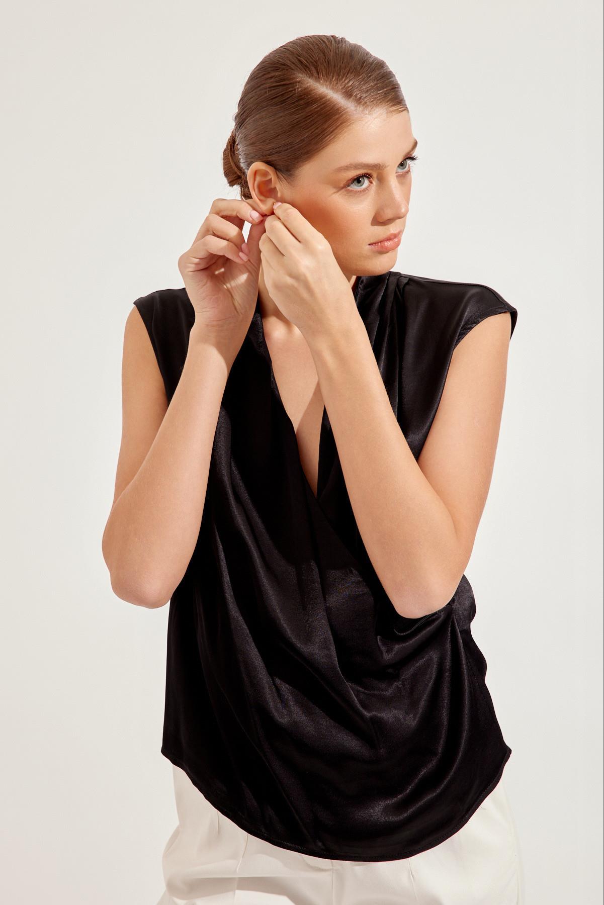 Siyah Çapraz Sıfır Kol Bluz Kadın Blouse modelleri