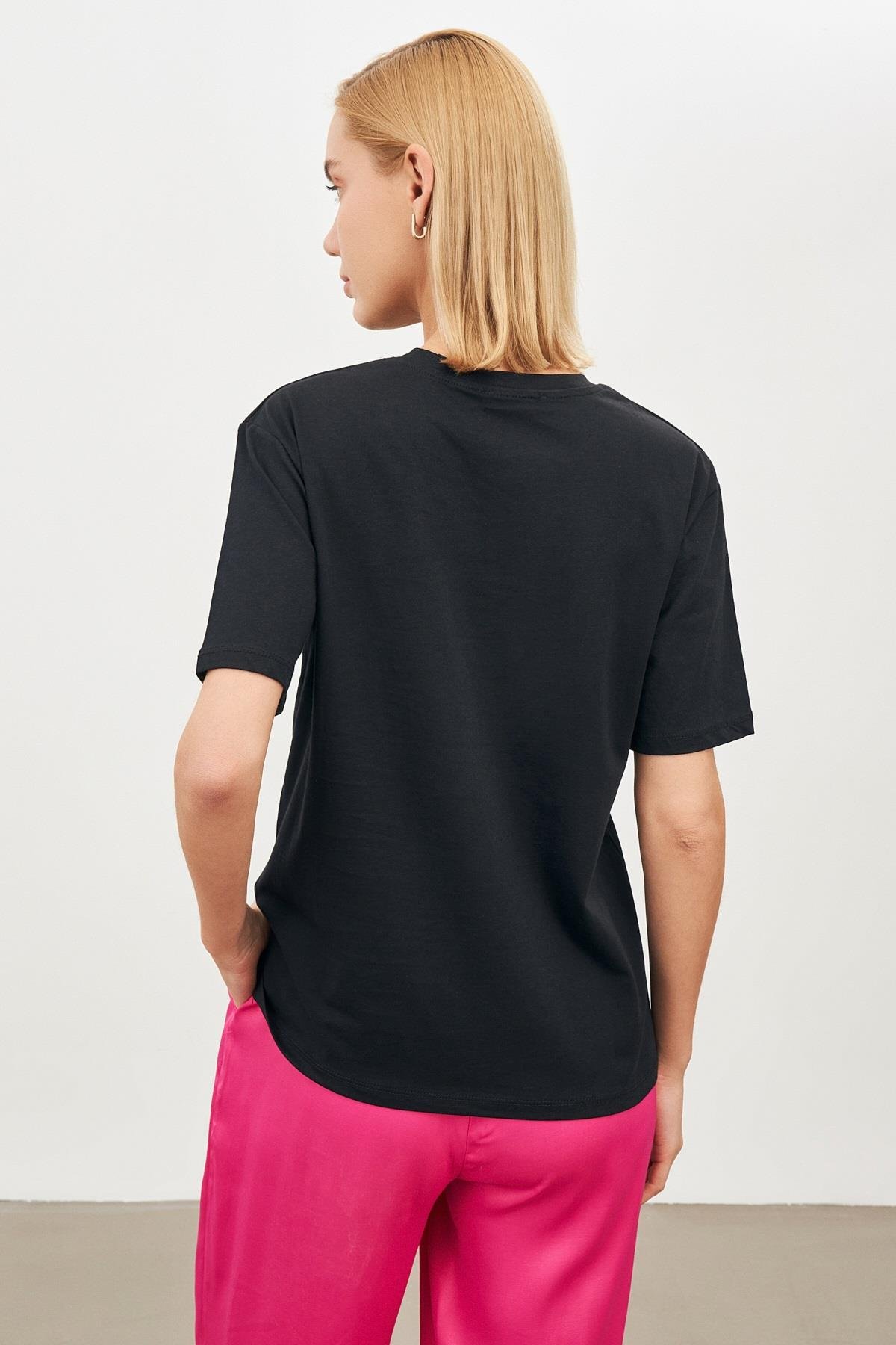 Siyah Kabartmalı Bisiklet Yaka T-Shirt Kadın T-Shirt modelleri