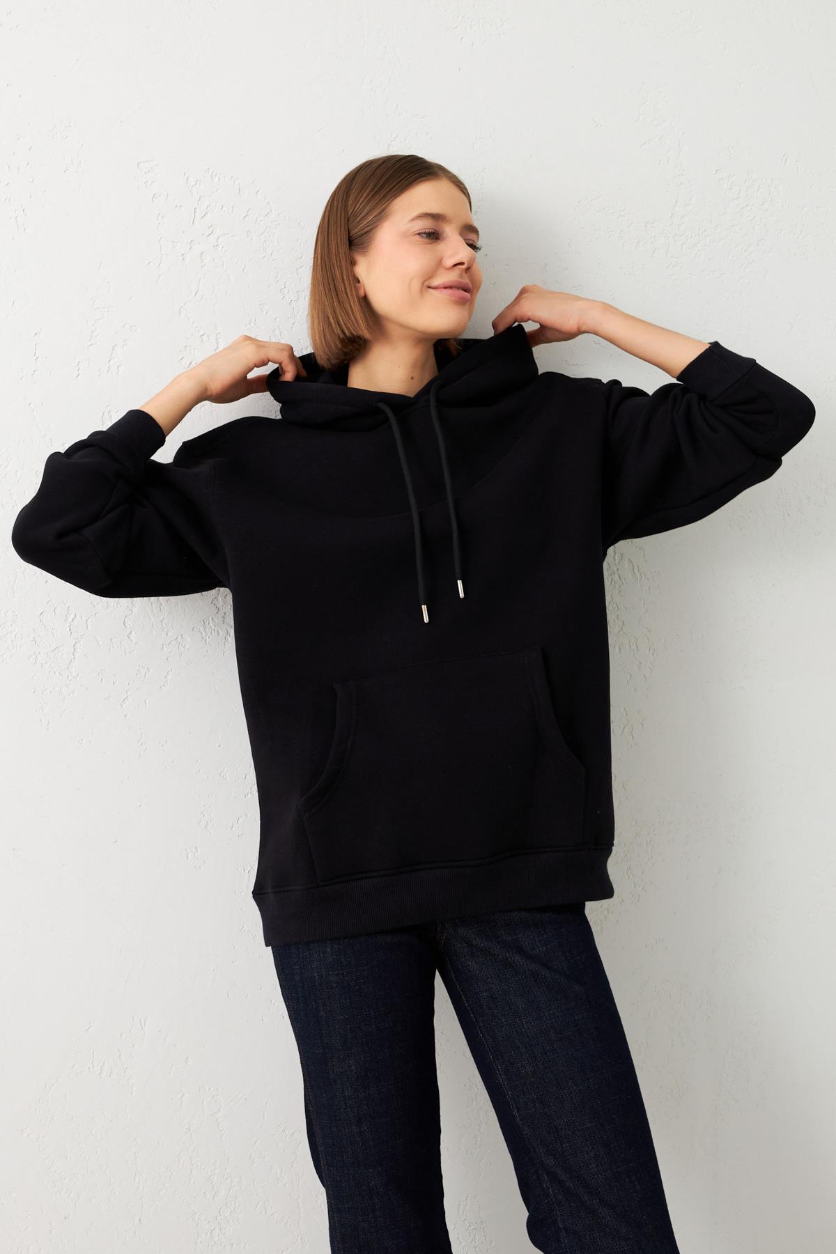 Siyah Şapka Ve Cep Detaylı Uzun Kollu Sweatshirt Kadın Kategorisiz modelleri