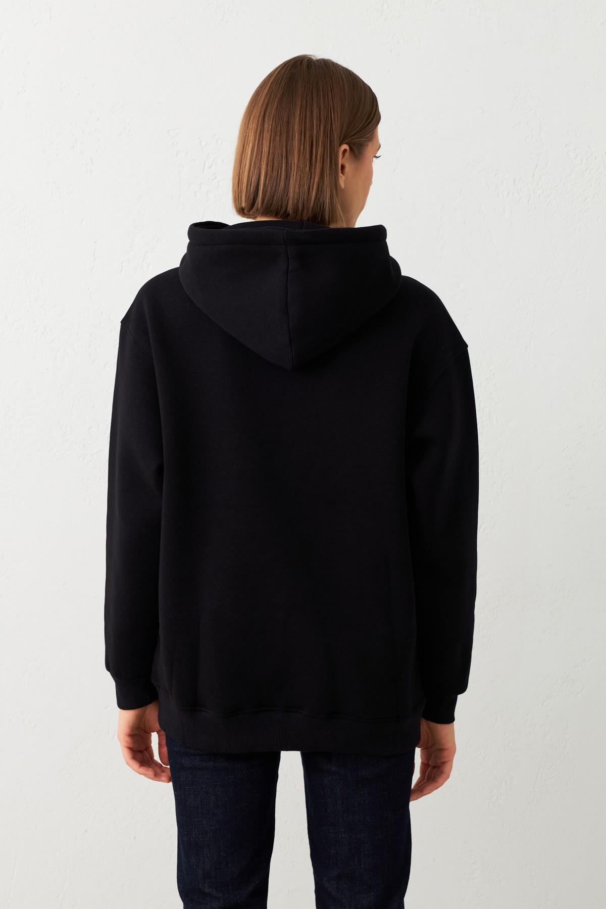 Siyah Şapka Ve Cep Detaylı Uzun Kollu Sweatshirt Kadın Kategorisiz modelleri