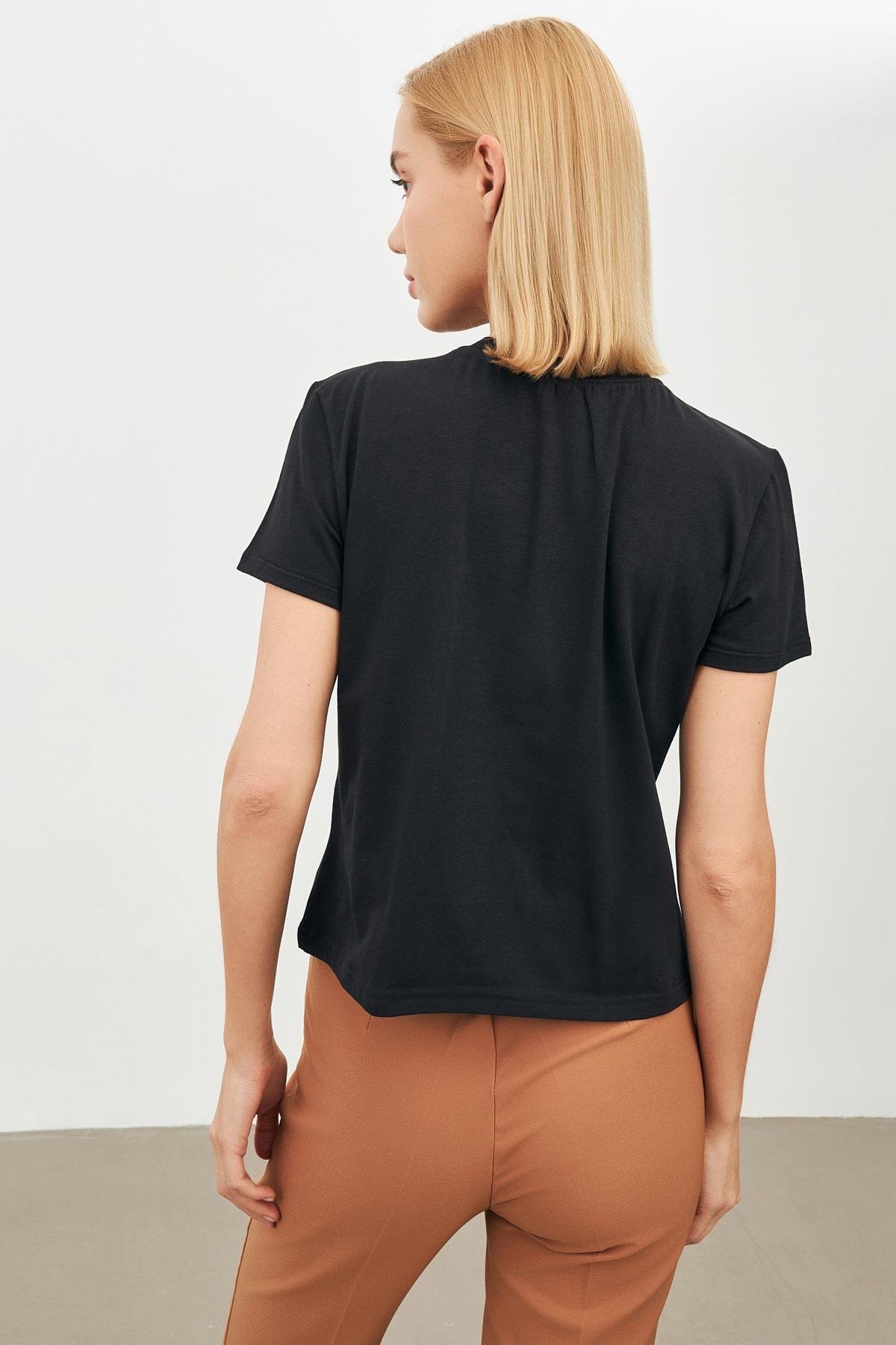 Siyah Simli Bisiklet Yaka Tişört Kadın T-Shirt modelleri