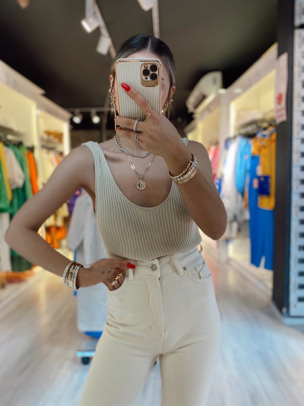 Bej Alttan Fırfırlı Askılı Bluz