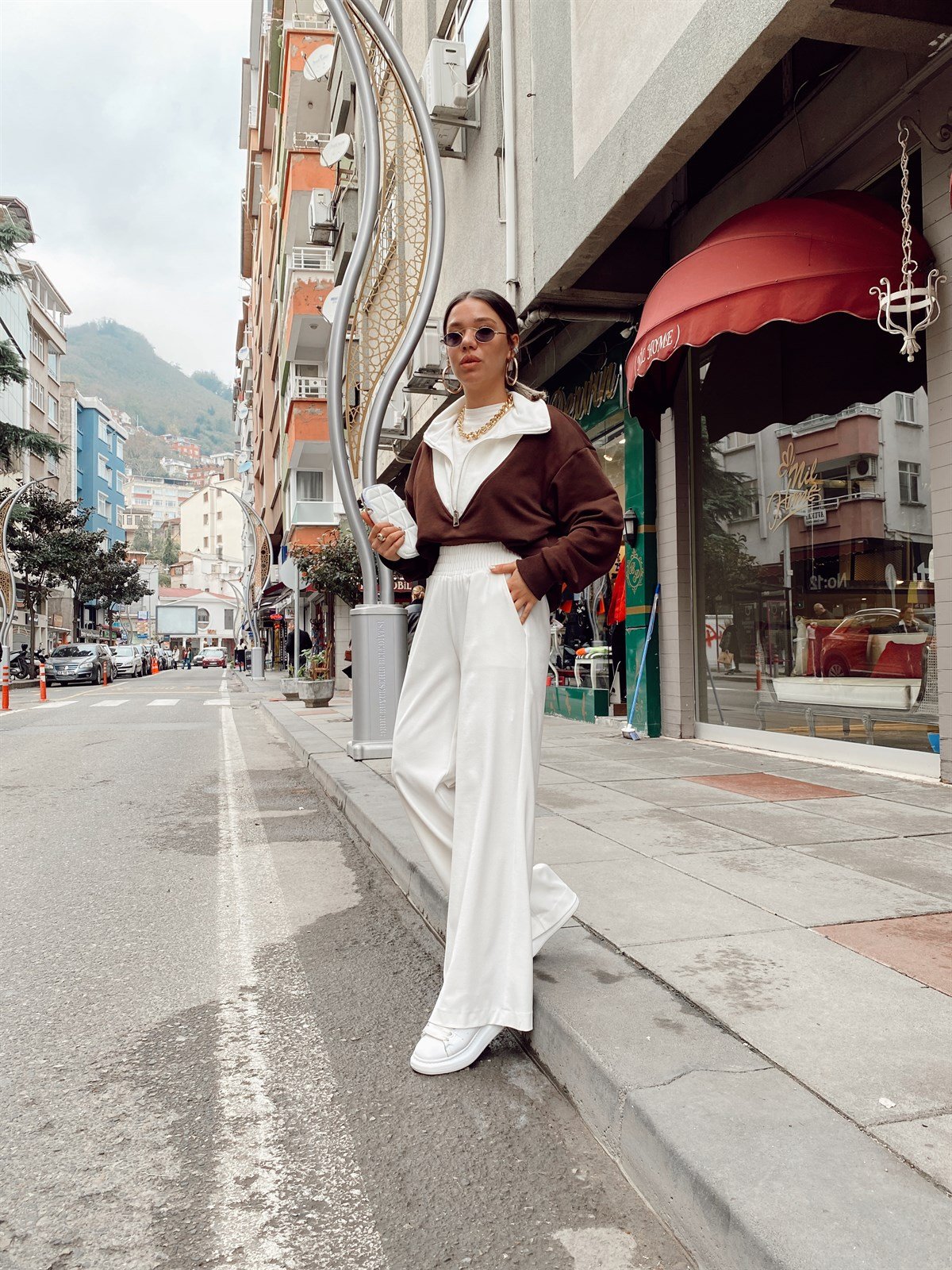 Beyaz Beli Lastikli Geniş Paça Dilvin Pantolon