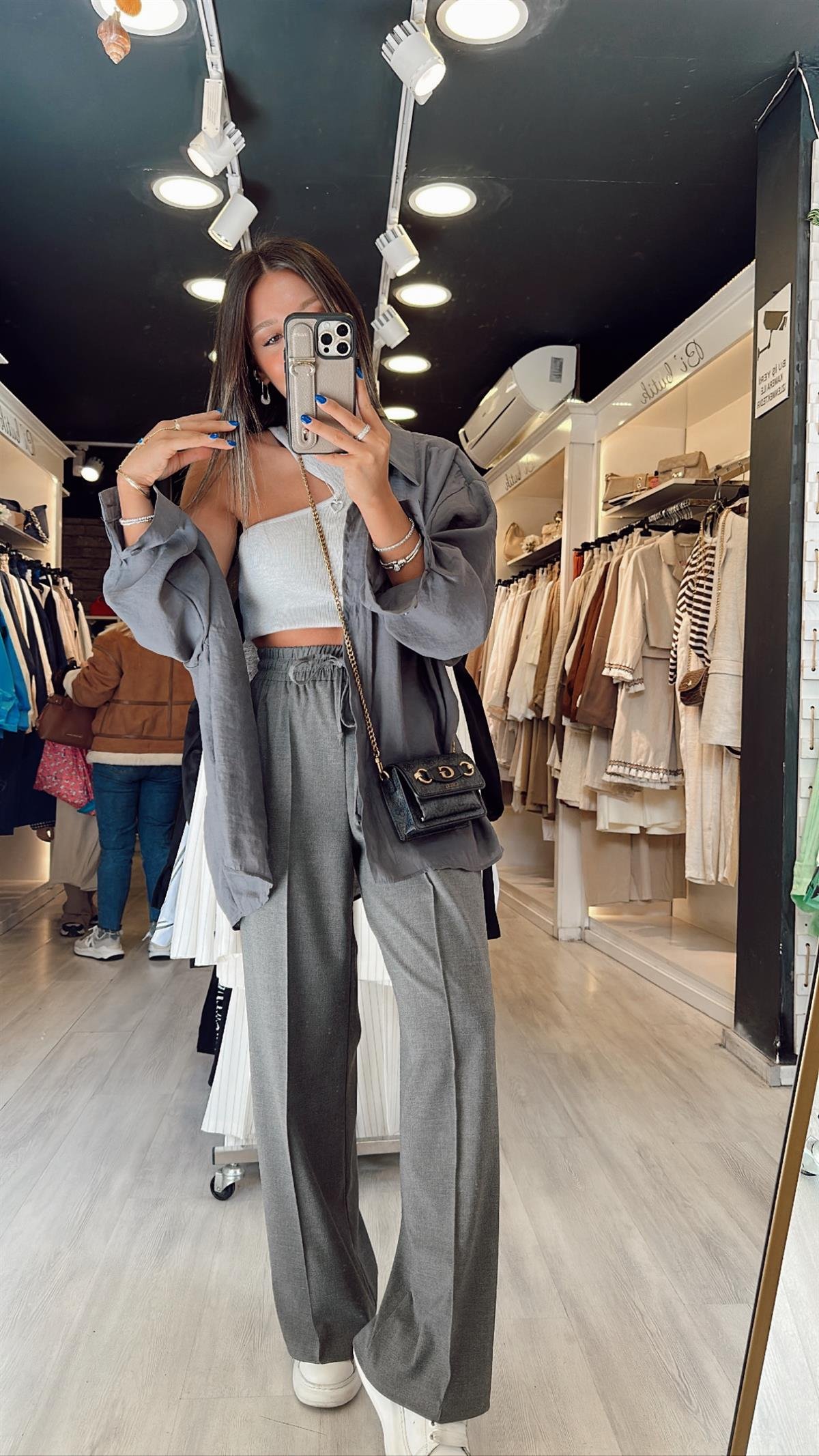 Gri Beli Lastikli Ön Dikiş Detaylı Bol Pantolon 
