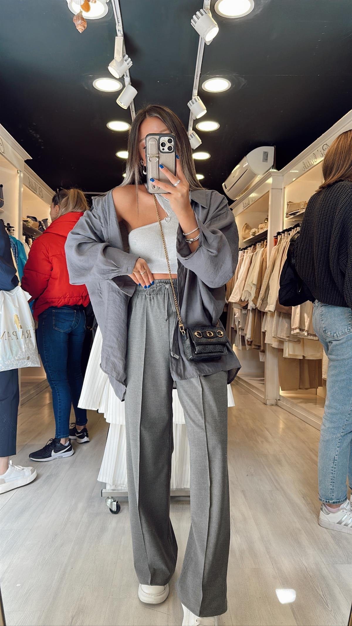 Gri Beli Lastikli Ön Dikiş Detaylı Bol Pantolon 