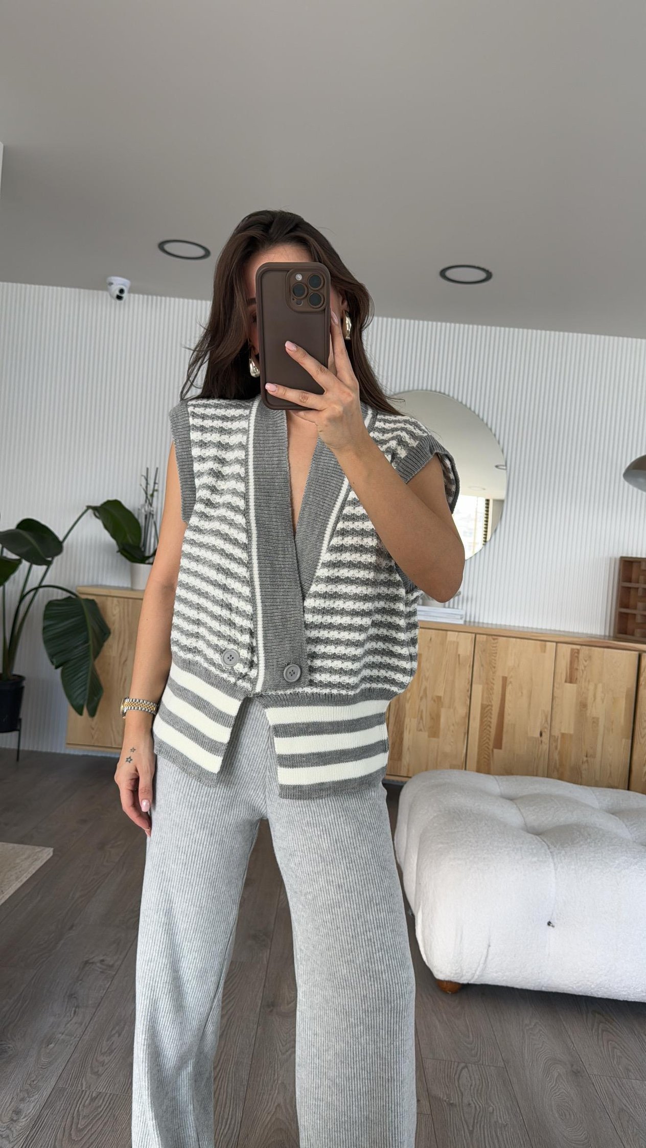 Gri Beyaz Çift Düğmeli Triko Süveter