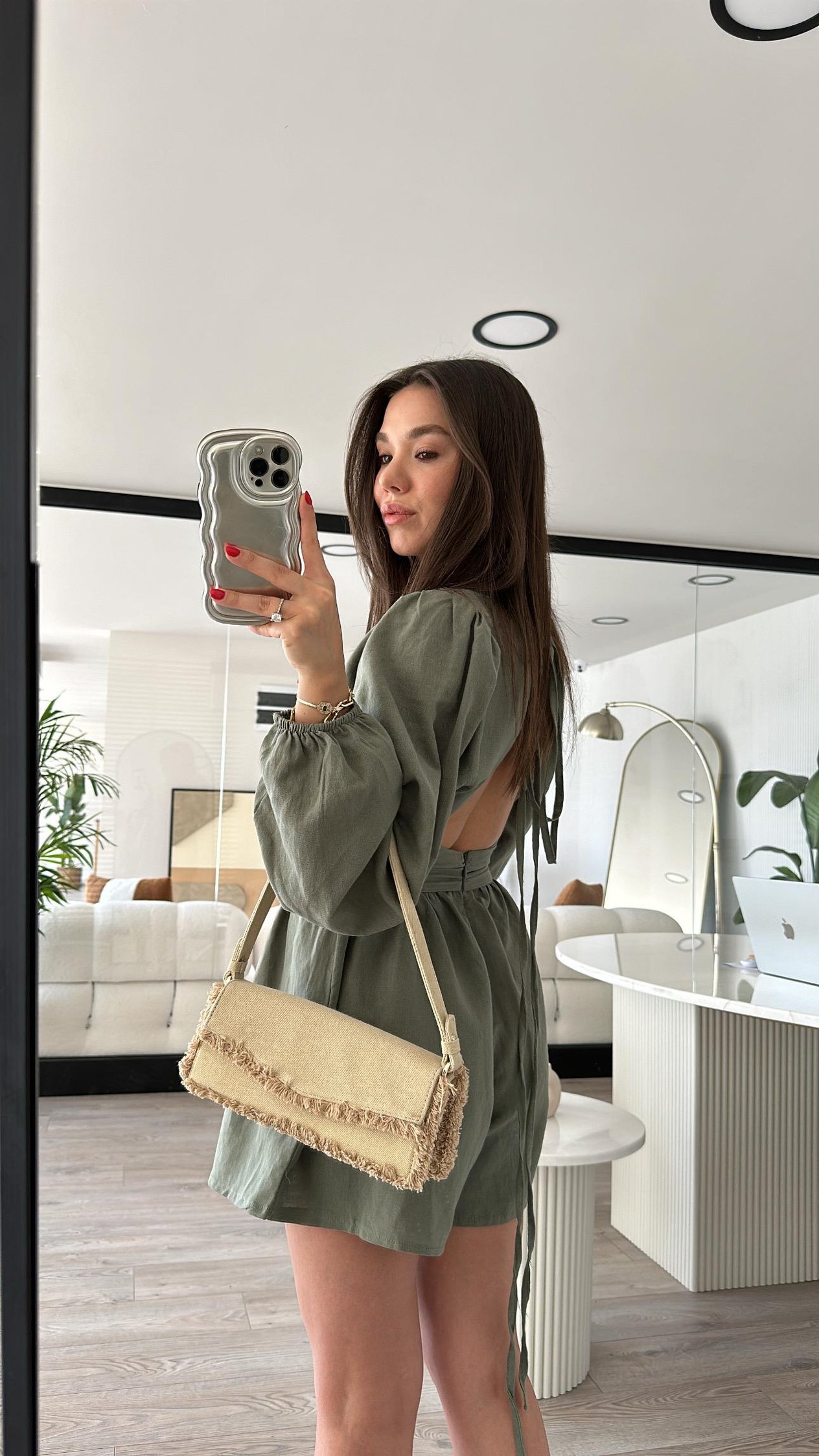 Haki Kemer Detaylı Dekolteli Şort Keten Tulum