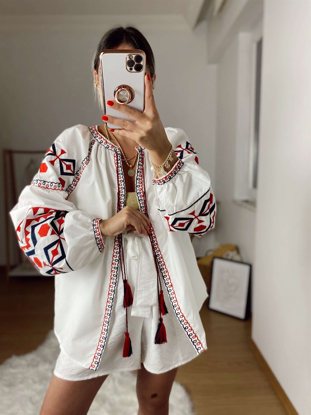 Kırmızı Beyaz Yaka Baglamalı Etnik Desenli Gömlek