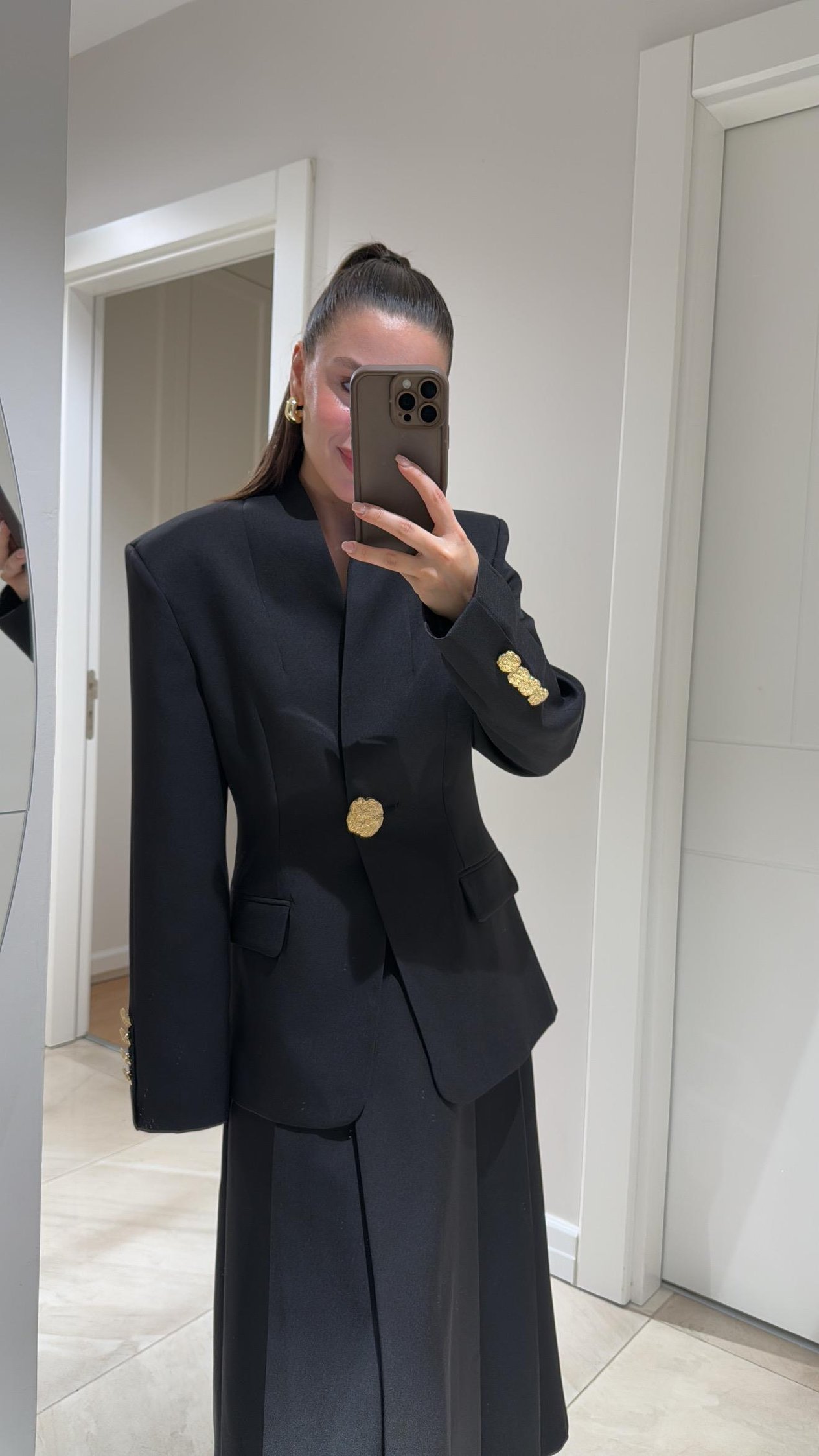 Siyah Gold Düğmeli Hakim Yaka Blazer Ceket 