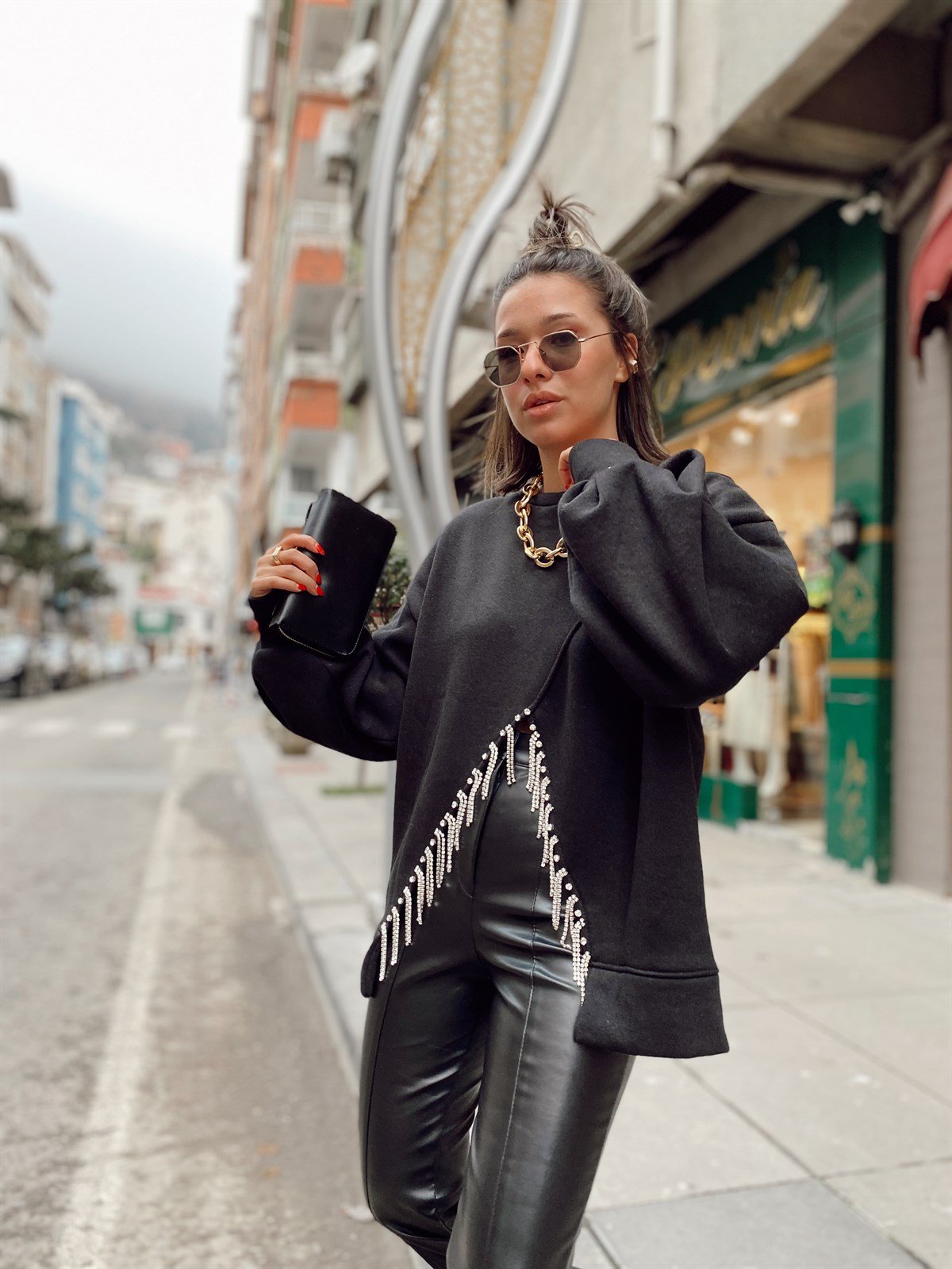 Siyah Taş Detaylı Özel Tasarım Sweat