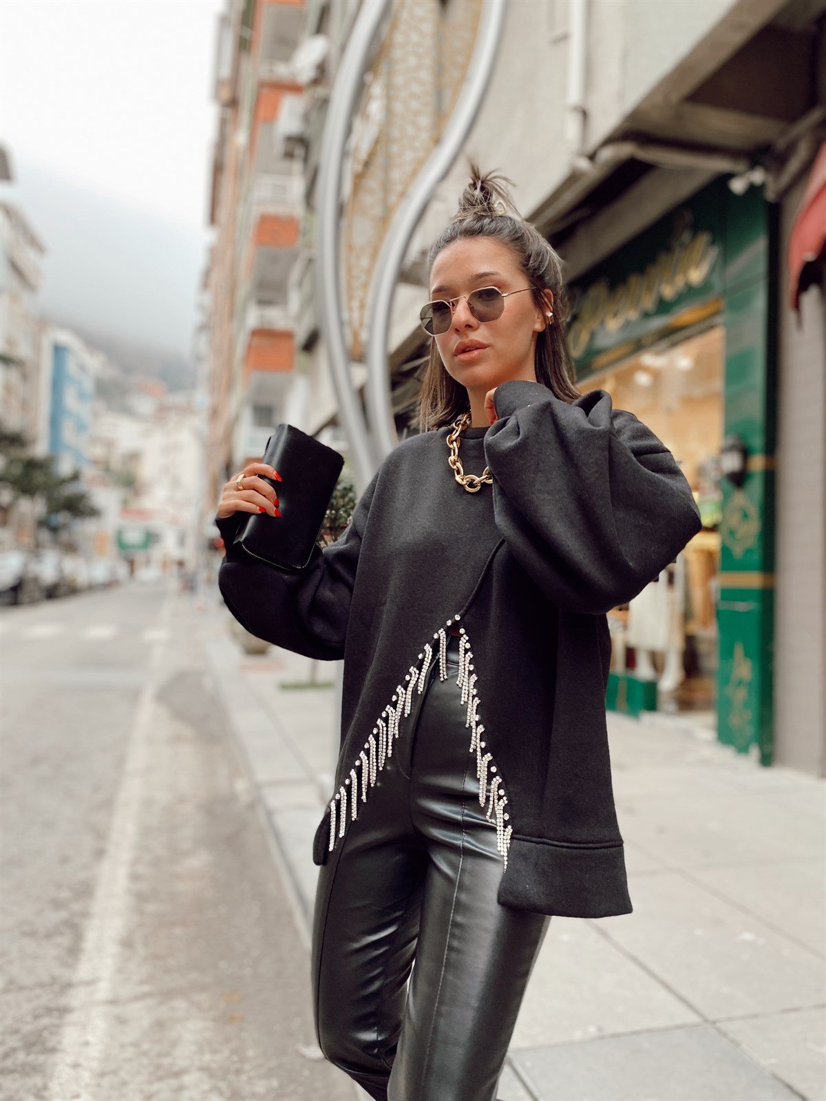 Siyah Taş Detaylı Özel Tasarım Sweat