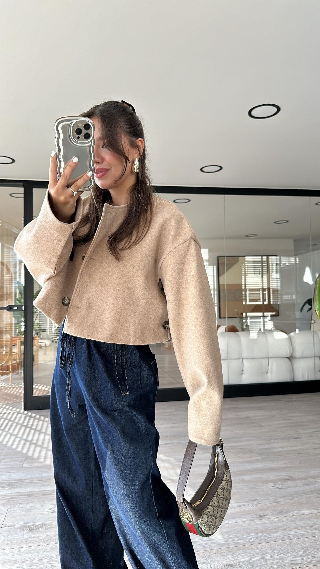 Vizon Yan Düğme Detaylı Marka Model Crop Kaşe Ceket