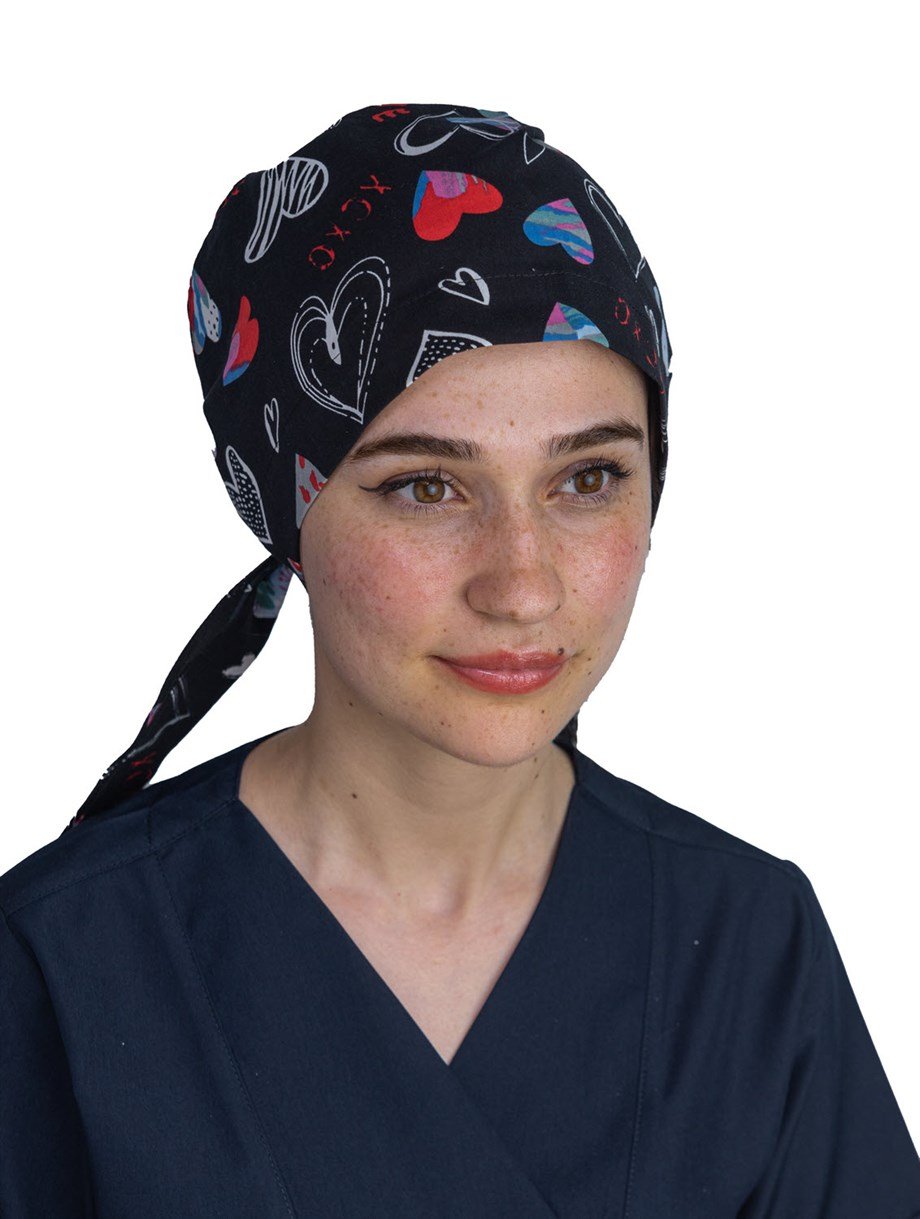 Siyah Love Desenli Tesettür Cerrahi Bone​​​​​​​ -Tesettür Doktor Hemşire Bonesi