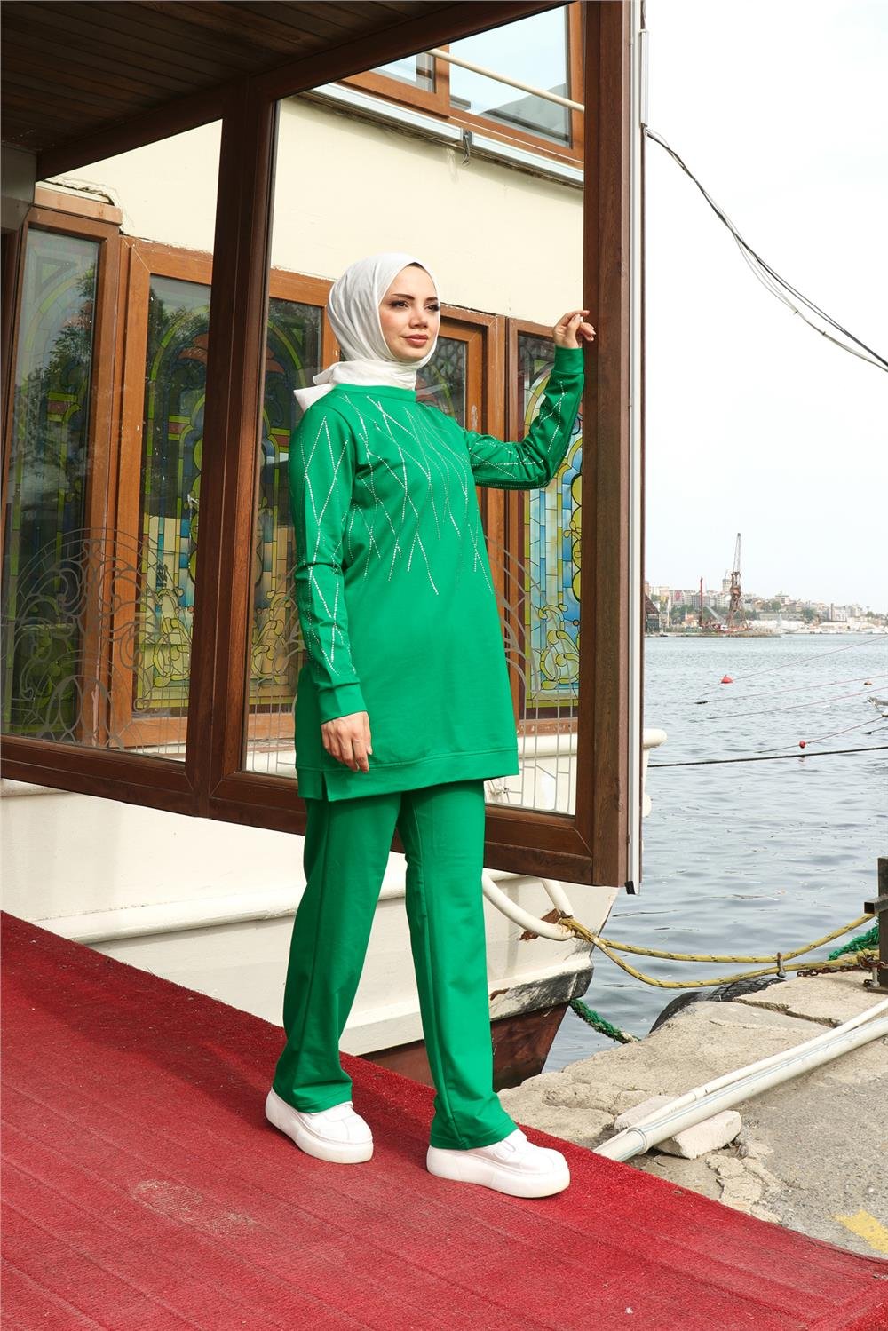 Çarpraz Taş Desenli O Yaka İkili Tesettür Eşofman Takımı - 71185.111 - Benetton Yeşil