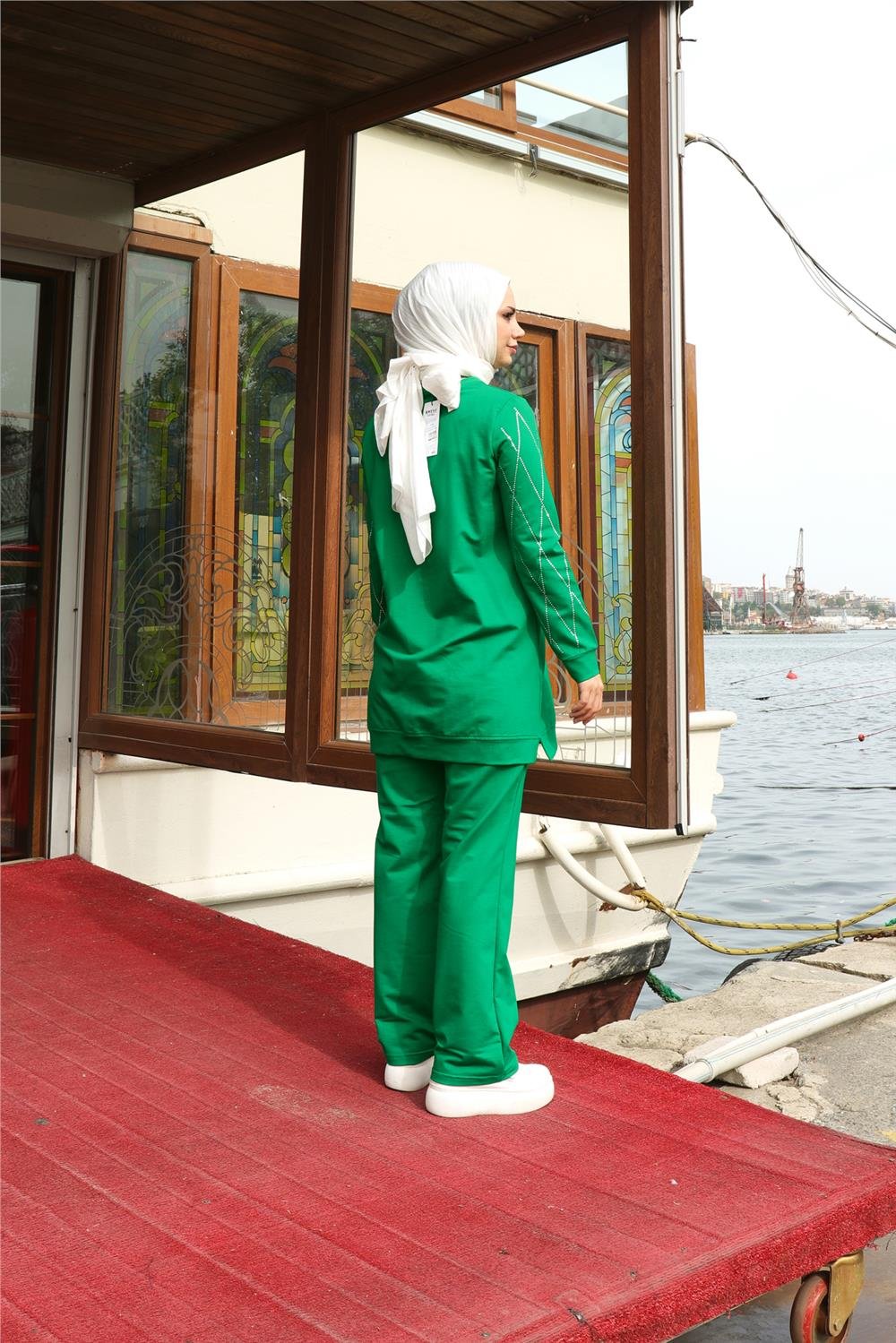Çarpraz Taş Desenli O Yaka İkili Tesettür Eşofman Takımı - 71185.111 - Benetton Yeşil