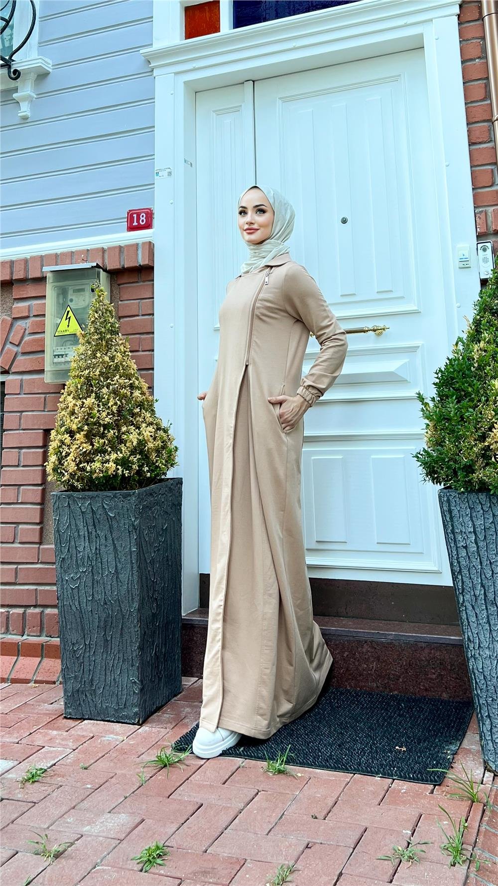 ÖYKÜ YARIM FERMUAR DETAYLI ELBİSE - BEJ