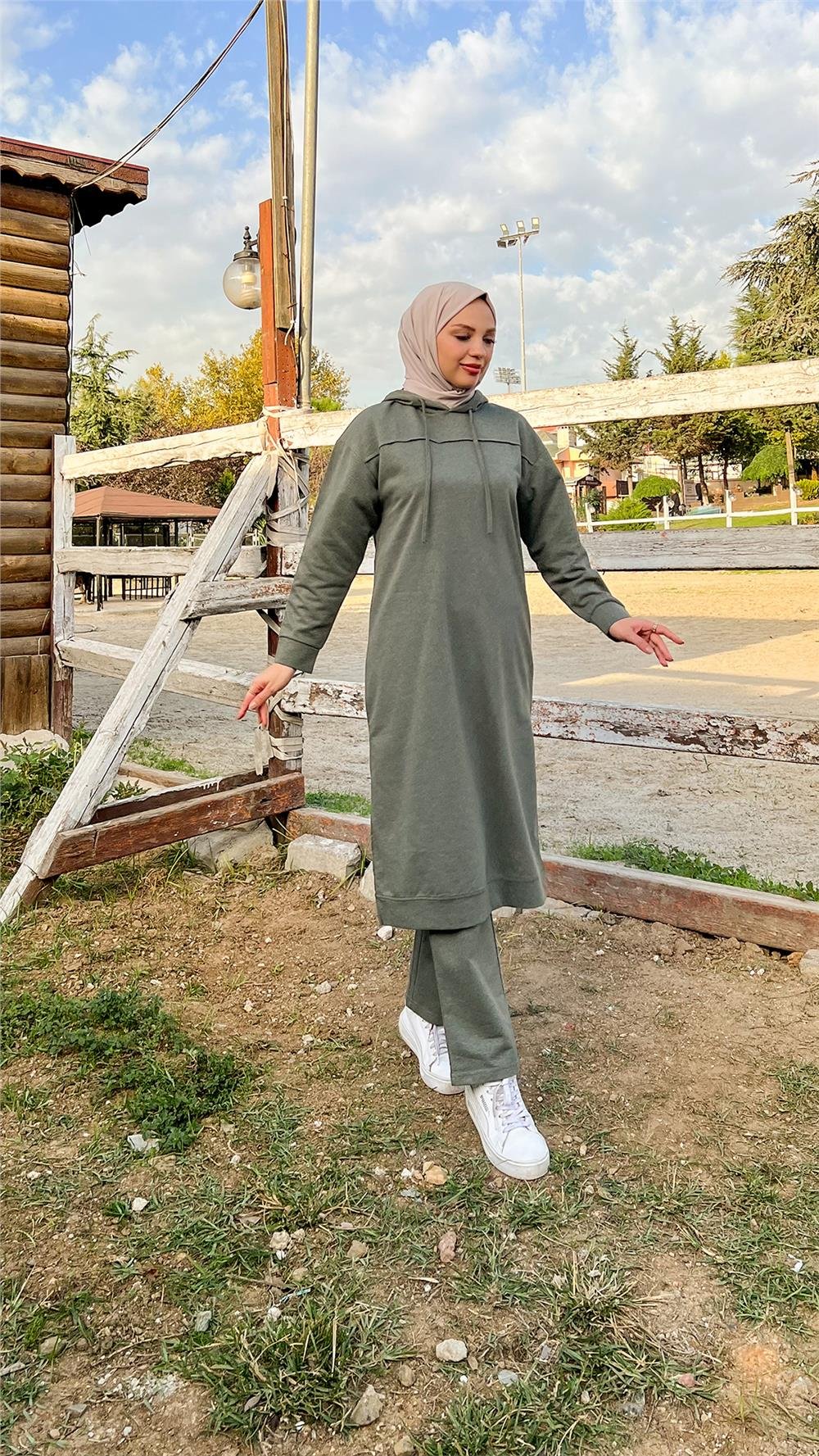 Uzun Tunik Kapşonlu Kenardan Yırtmaçlı İkili Spor Takım - 3034 - Haki