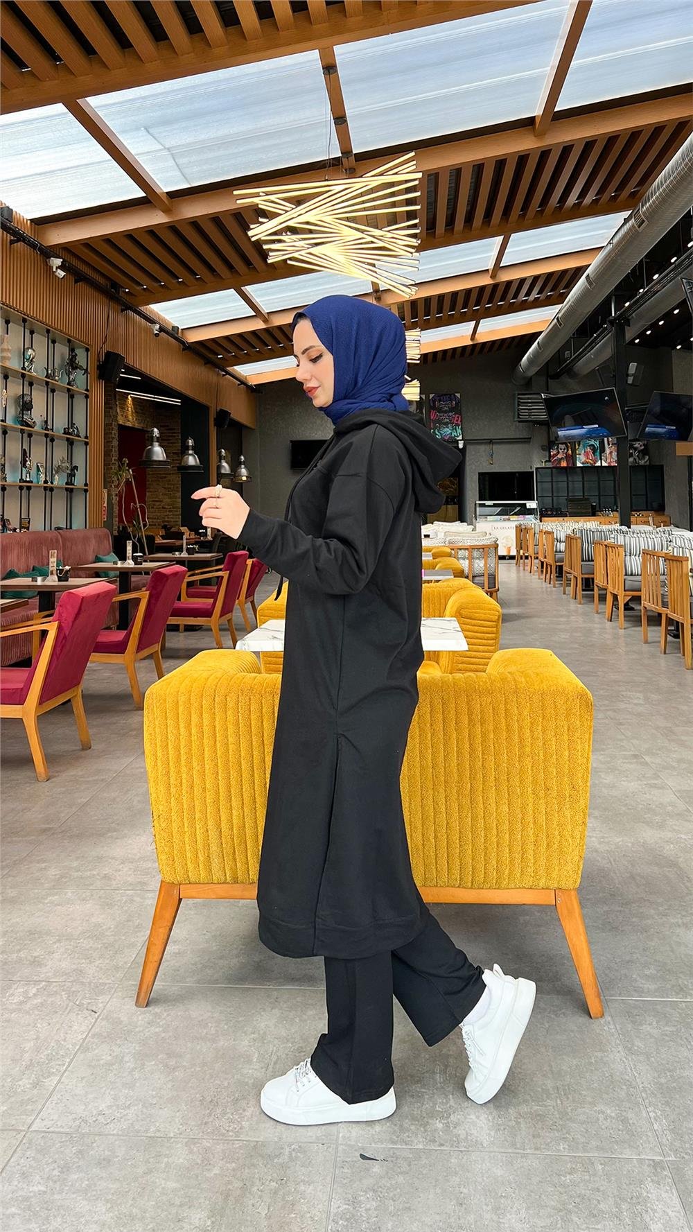 Uzun Tunik Kapşonlu Kenardan Yırtmaçlı İkili Spor Takım - 3034 - Siyah