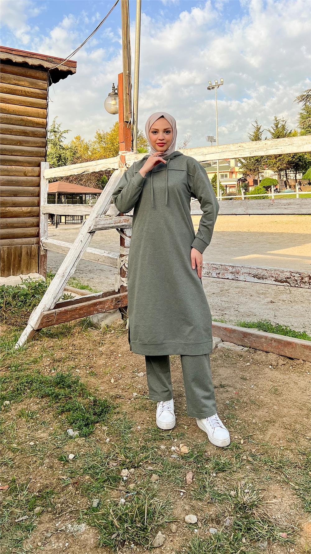 Uzun Tunik Kapşonlu Kenardan Yırtmaçlı İkili Spor Takım - 3034 - Haki