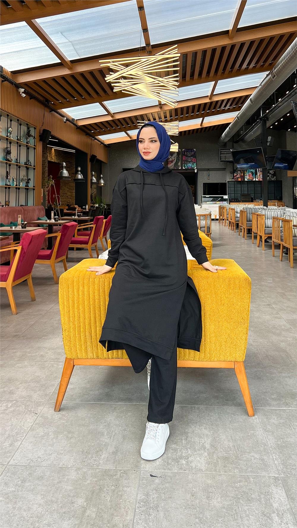 Uzun Tunik Kapşonlu Kenardan Yırtmaçlı İkili Spor Takım - 3034 - Siyah