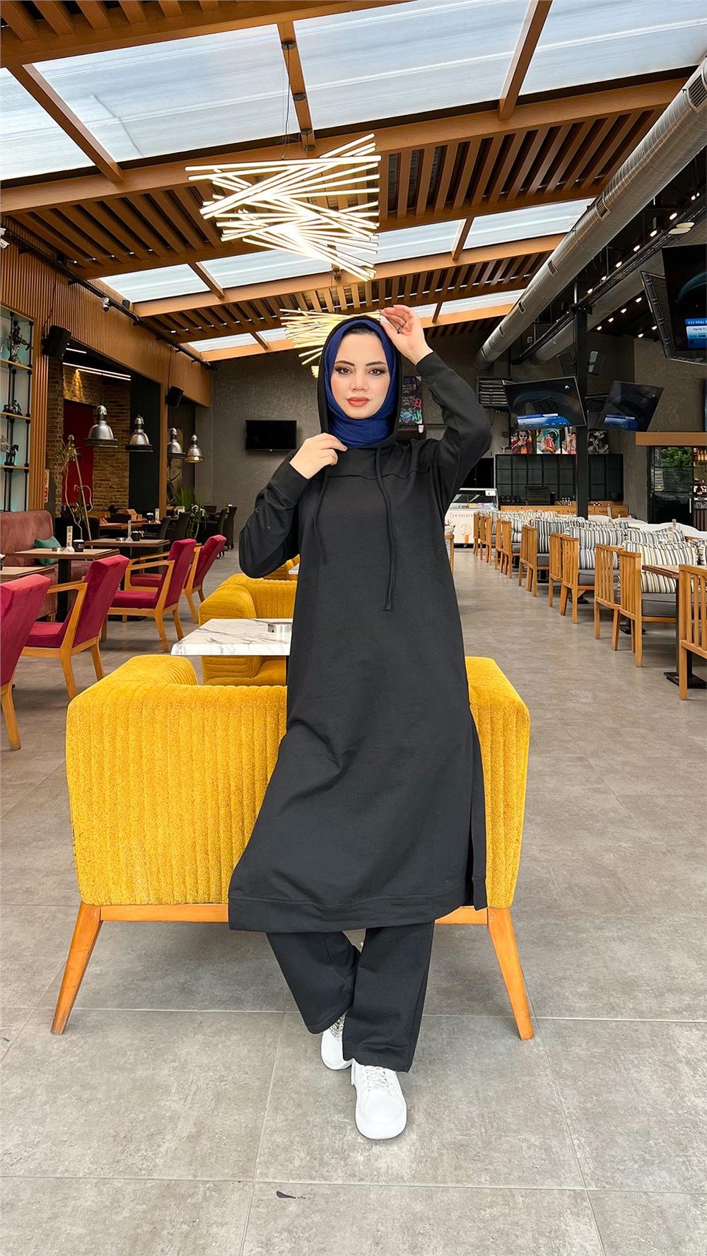 Uzun Tunik Kapşonlu Kenardan Yırtmaçlı İkili Spor Takım - 3034 - Siyah