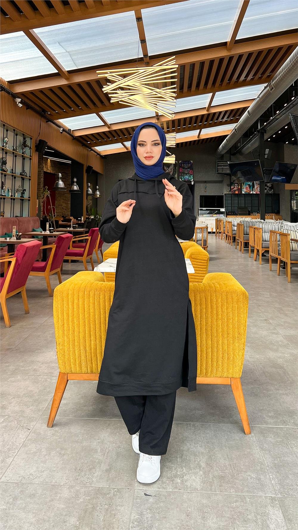 Uzun Tunik Kapşonlu Kenardan Yırtmaçlı İkili Spor Takım - 3034 - Siyah