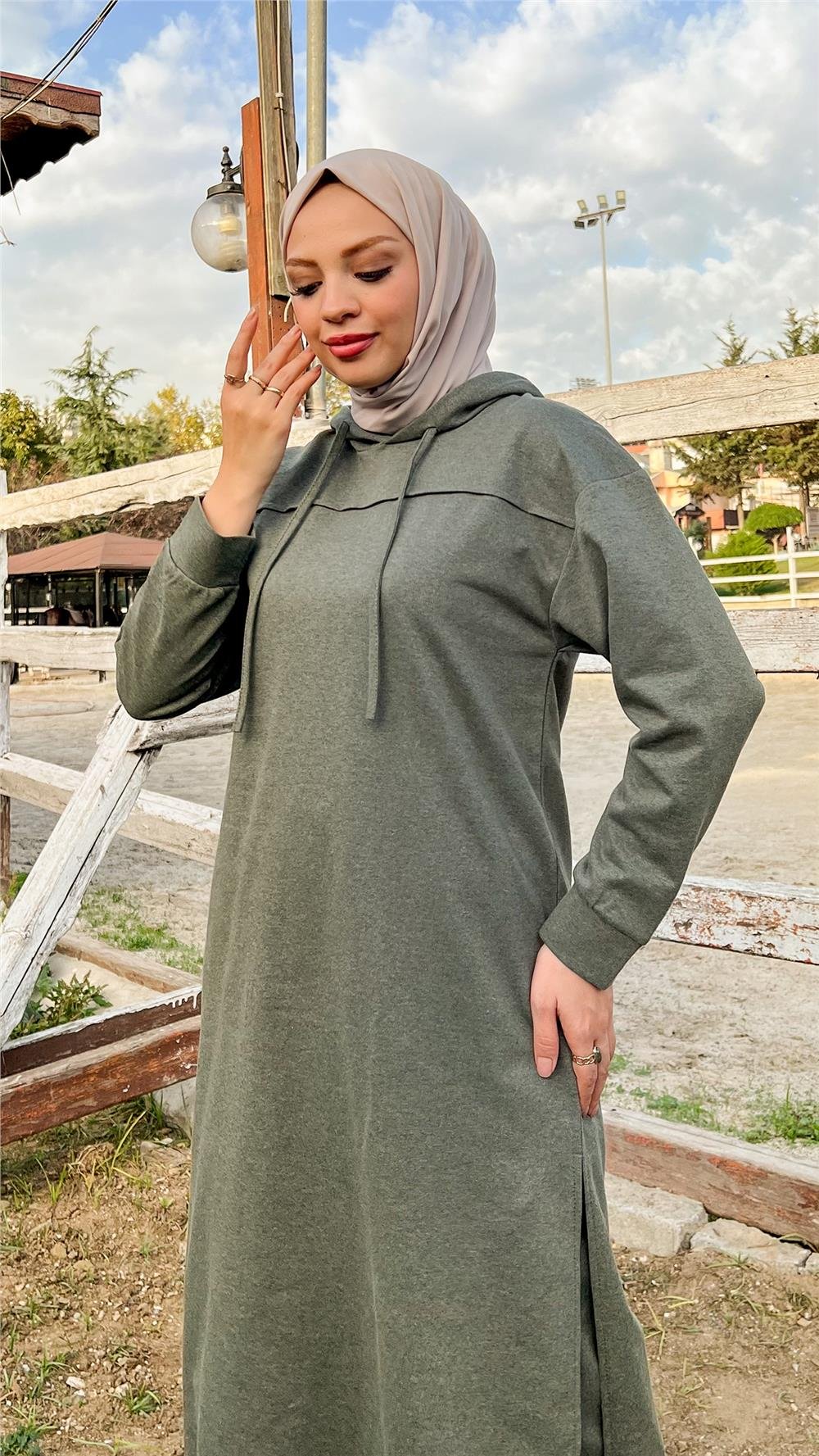 Uzun Tunik Kapşonlu Kenardan Yırtmaçlı İkili Spor Takım - 3034 - Haki