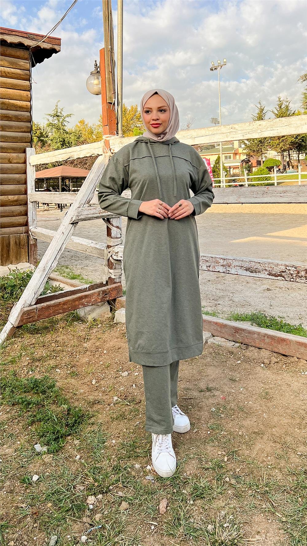 Uzun Tunik Kapşonlu Kenardan Yırtmaçlı İkili Spor Takım - 3034 - Haki