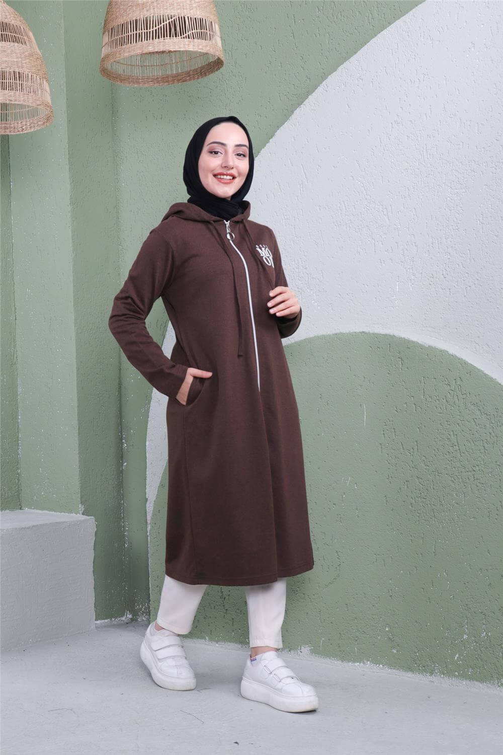 Yazı Baskılı Fermuarlı Kapşonlu Uzun Sweat - 03081 - Kahverengi
