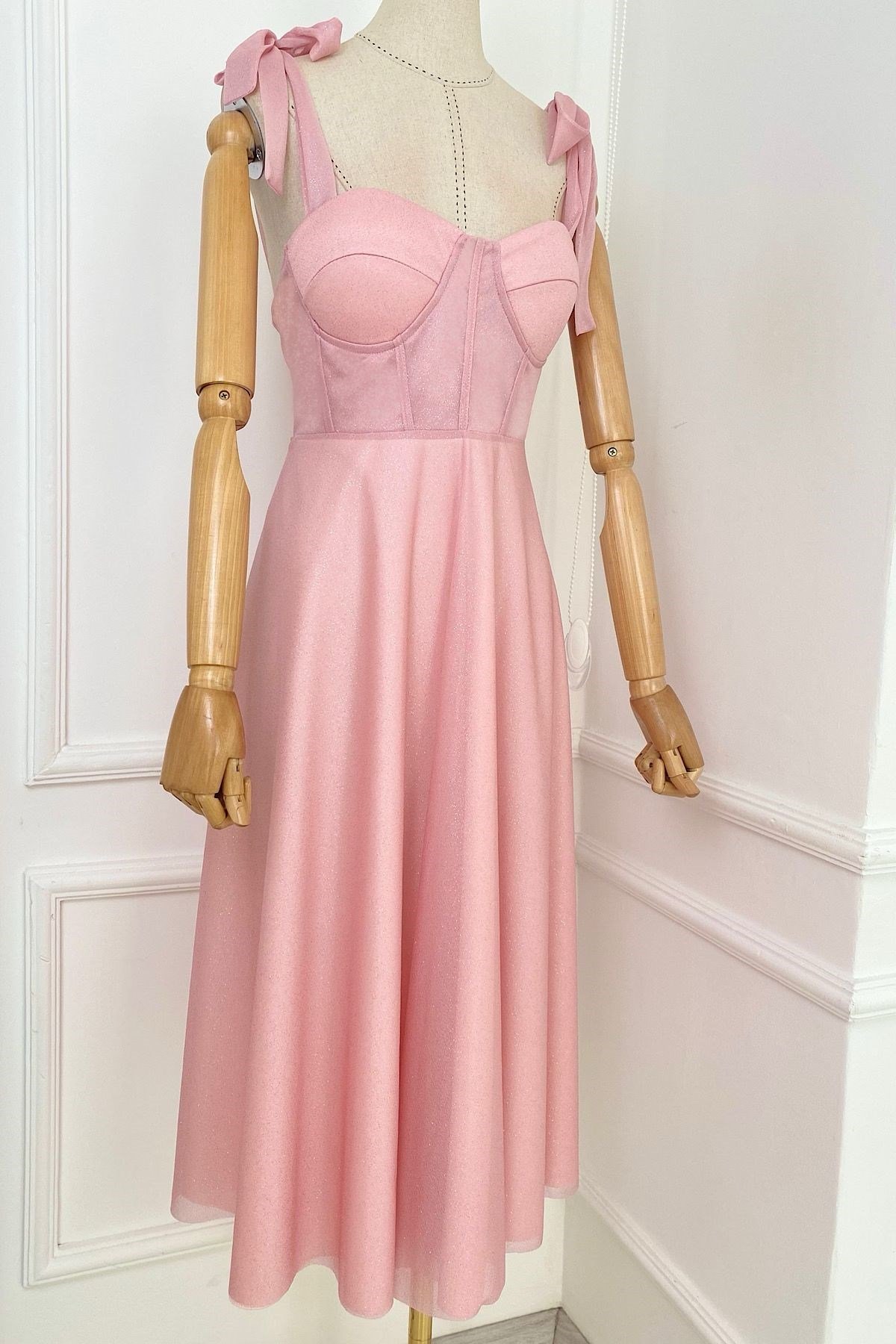 M1585 Omuzdan Bağlamalı Simli Elbise Toz Pembe
