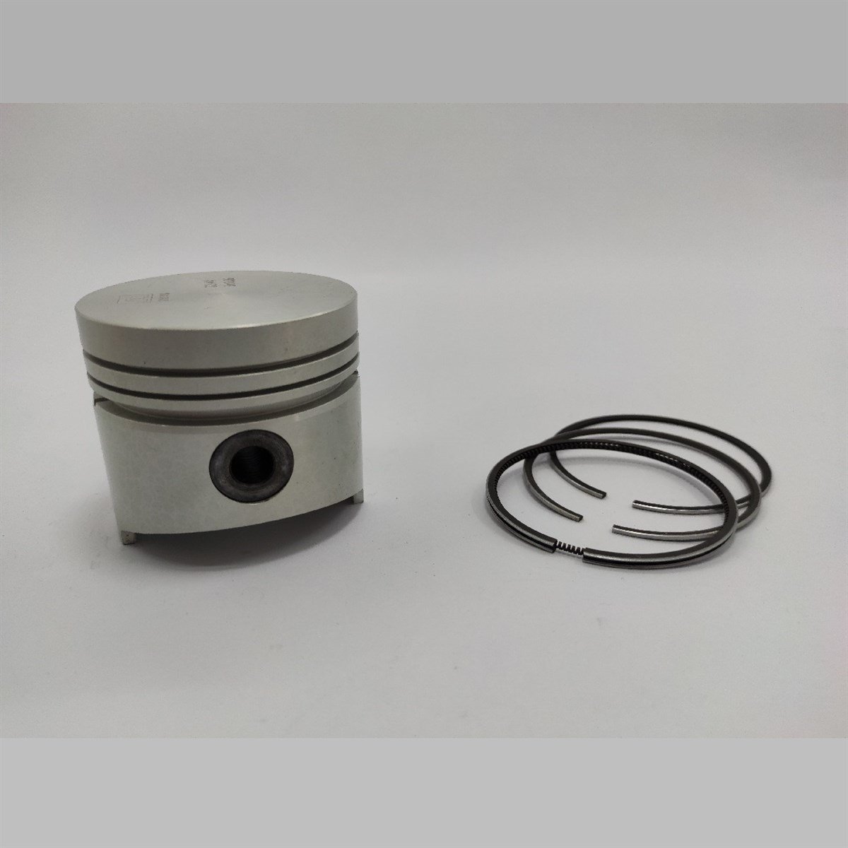PİSTON + SEGMAN SETİ (0.50 - ÇAP: 72.50 mm): KUBOTA / Z600 / D850 / V1100 / REFERANS NO: 15956-21910-S