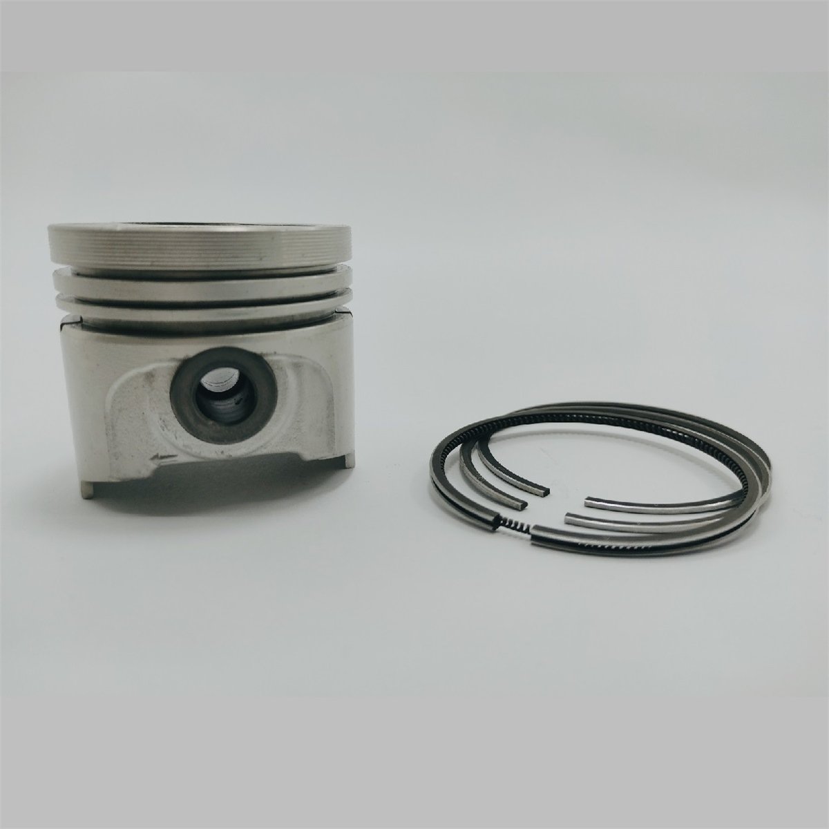 PISTON + PISTON RING SET (STD - DIAMETER: 64.00 mm) : KUBOTA / Z402 / REFERENCE NUMBER:15821-21110-S