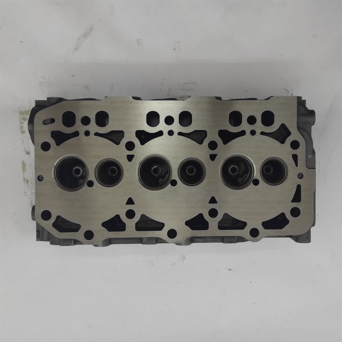 CYLINDER HEAD : YANMAR / 3TNV84 / 3TNV88 / REFERENCE NUMBER: 129004-11700