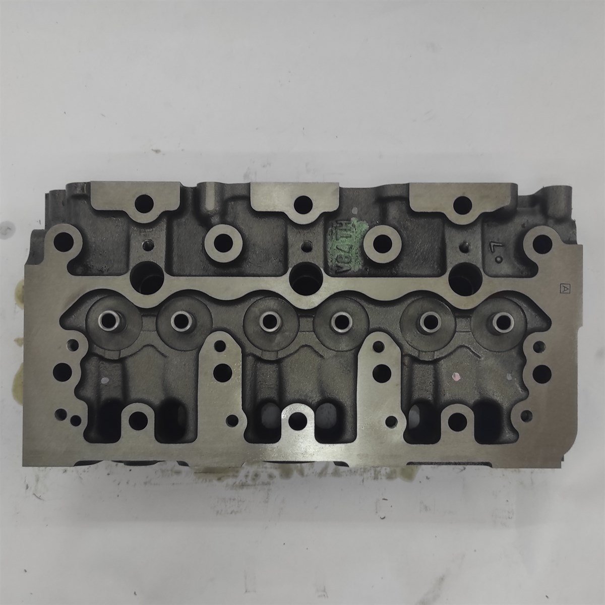 CYLINDER HEAD : YANMAR / 3TNV84 / 3TNV88 / REFERENCE NUMBER: 129004-11700