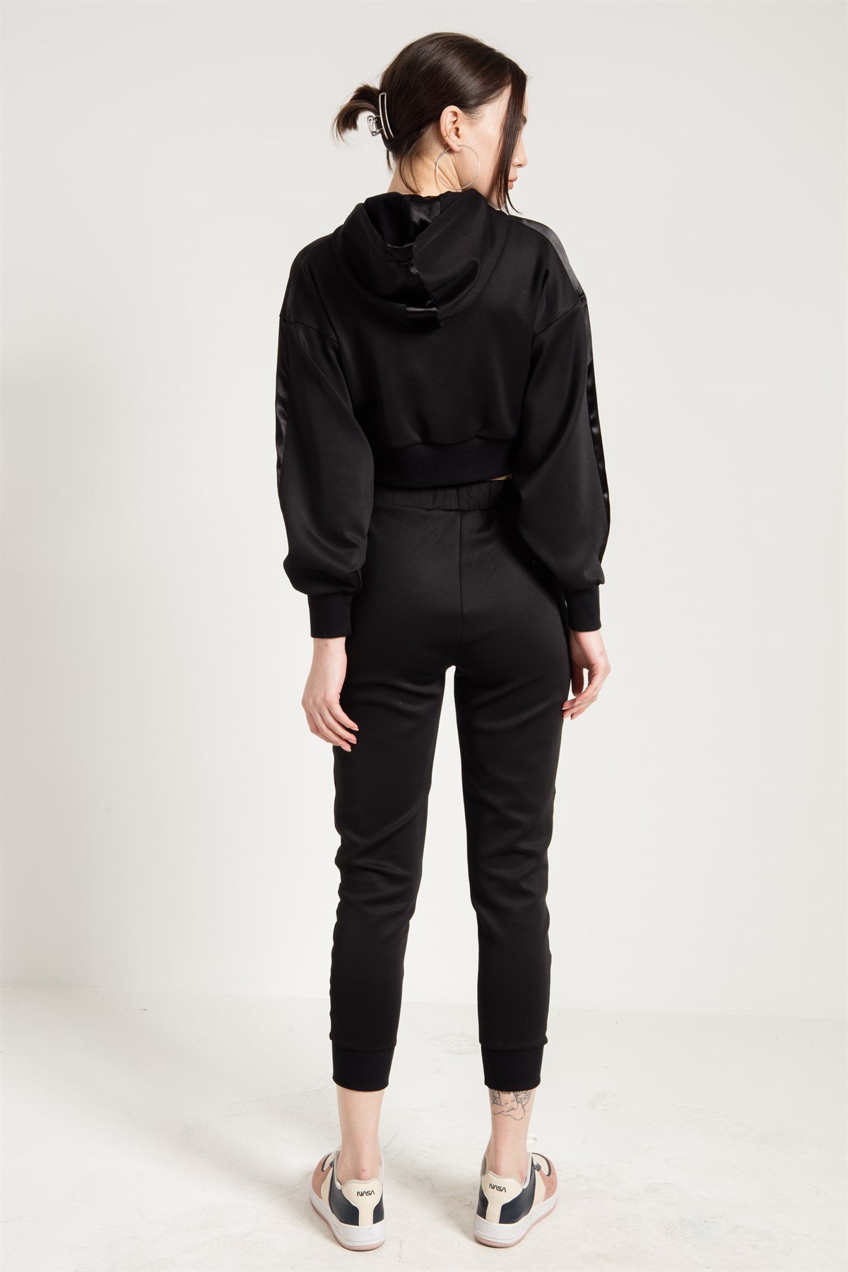 Crop Fit Siyah Kapüşonlu Sweatshirt