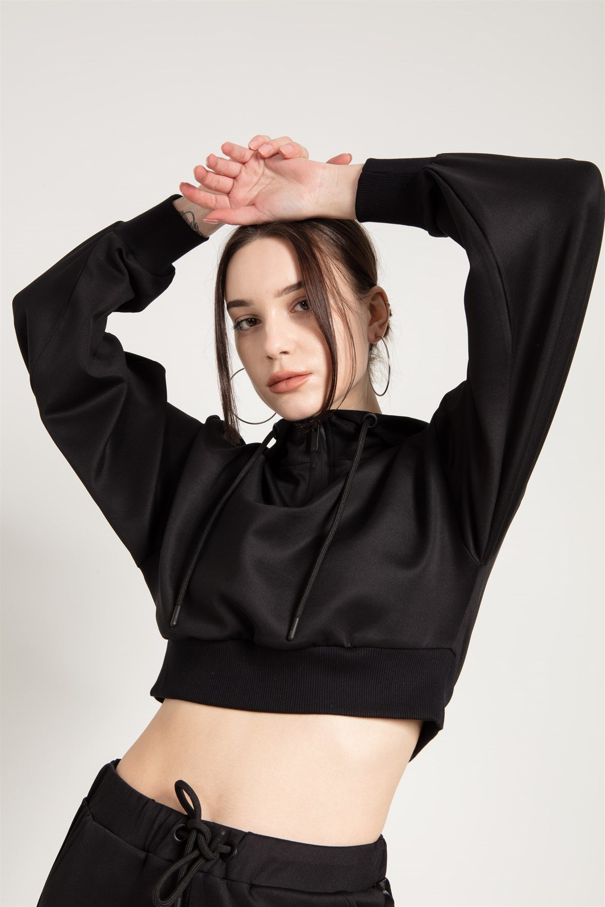 Crop Fit Siyah Kapüşonlu Sweatshirt