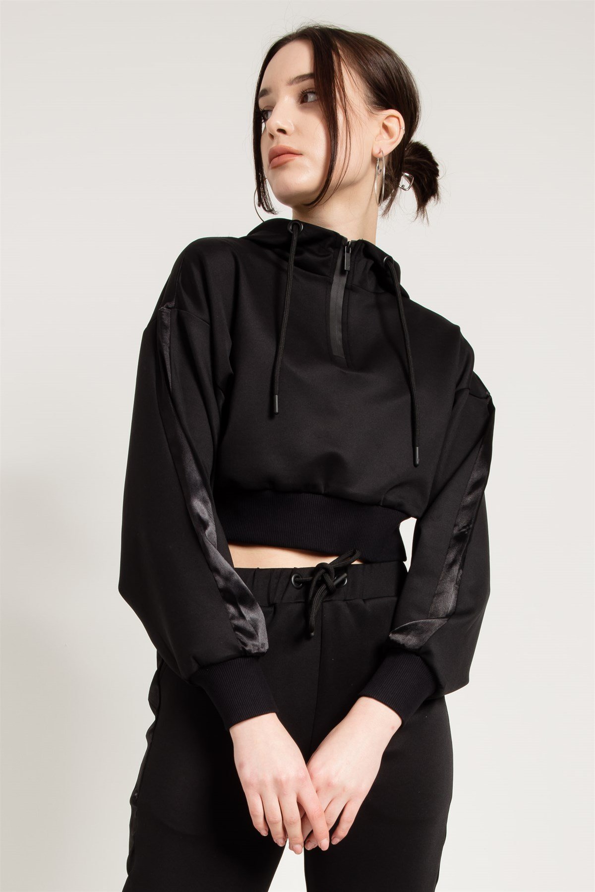Crop Fit Siyah Kapüşonlu Sweatshirt