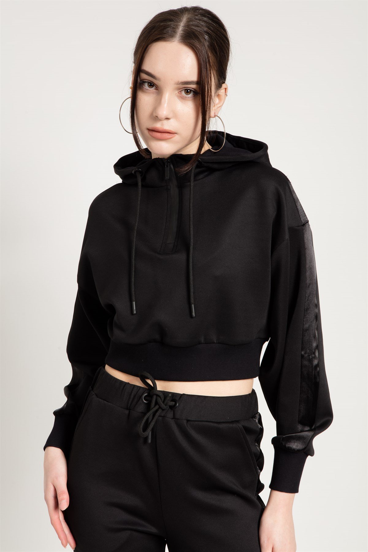 Crop Fit Siyah Kapüşonlu Sweatshirt