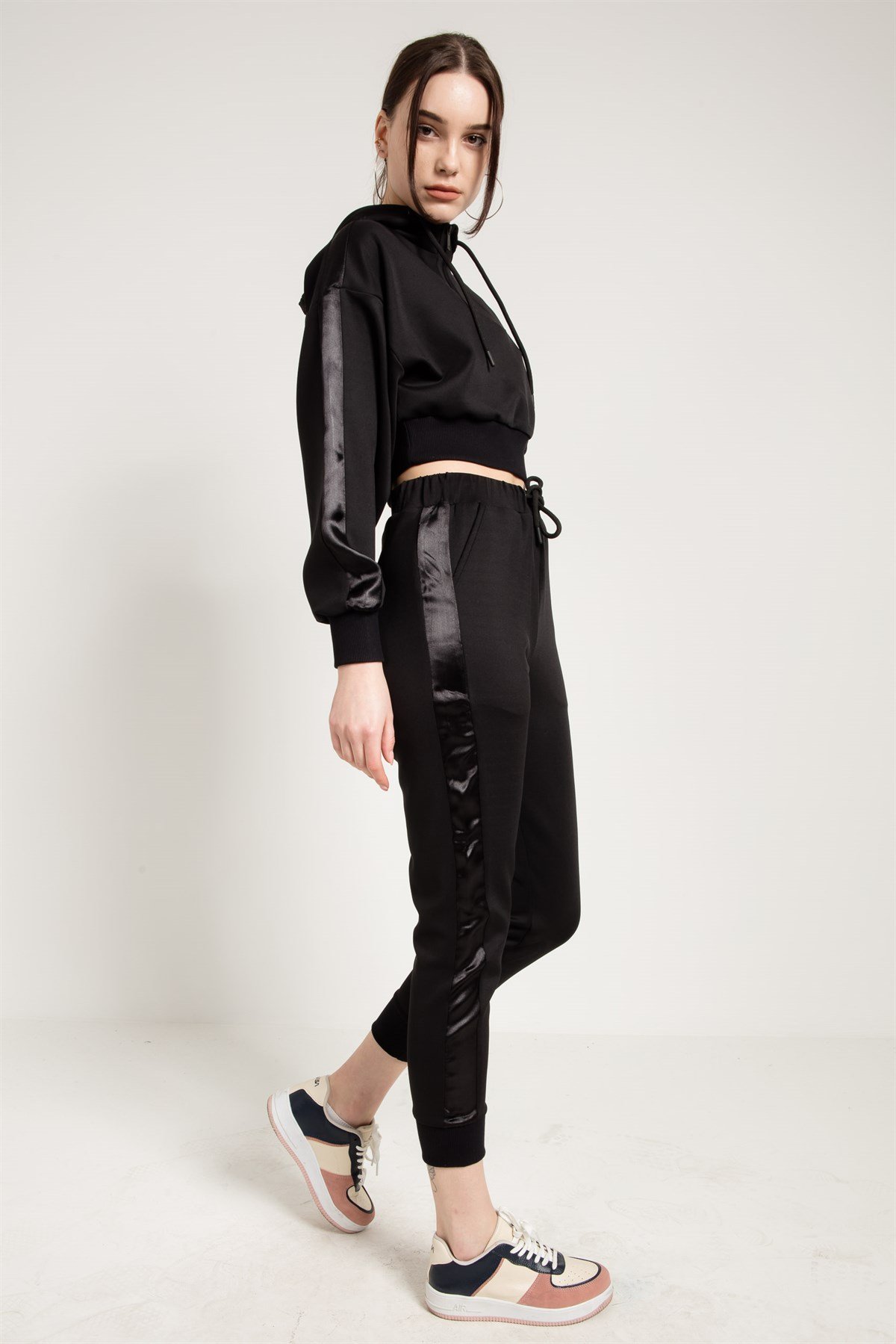 Crop Fit Siyah Kapüşonlu Sweatshirt