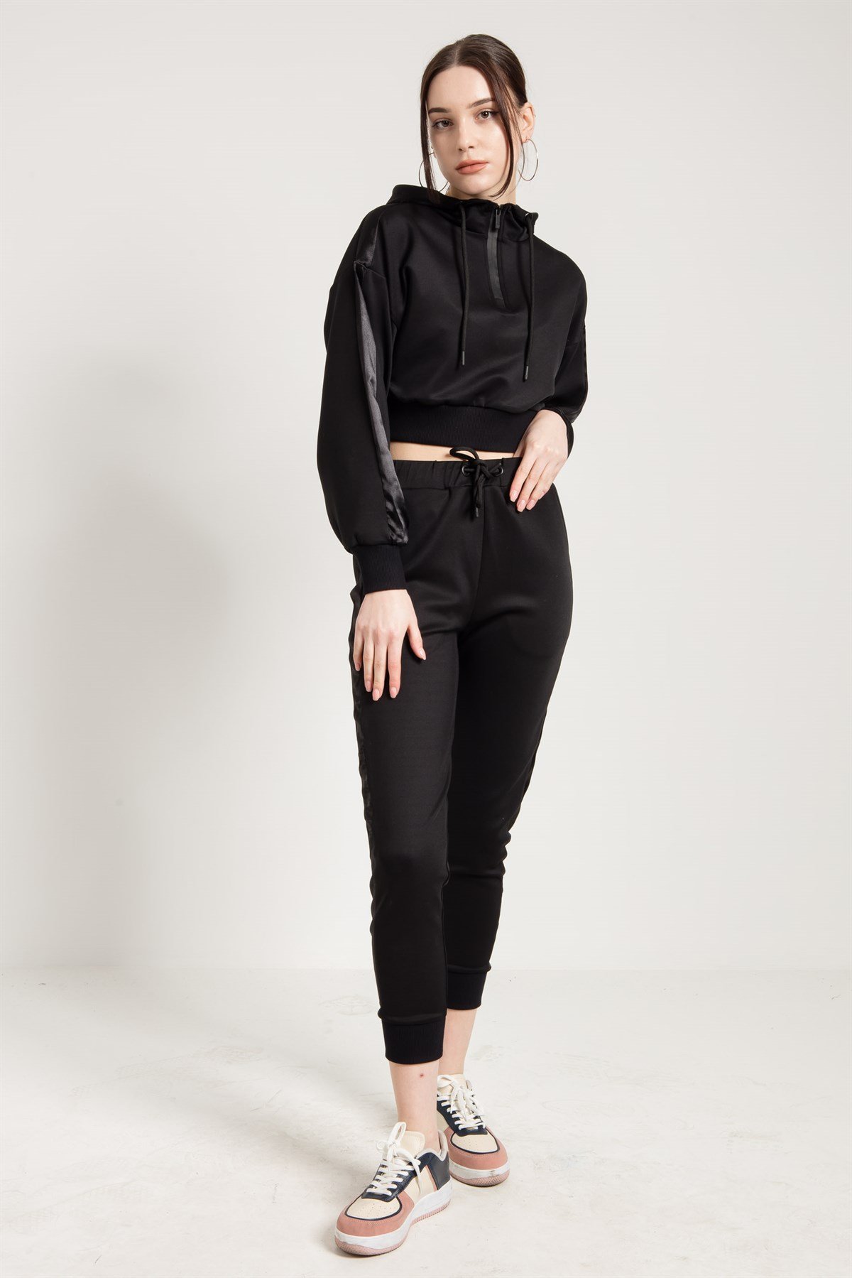 Jogger in Black with Satin Detail
