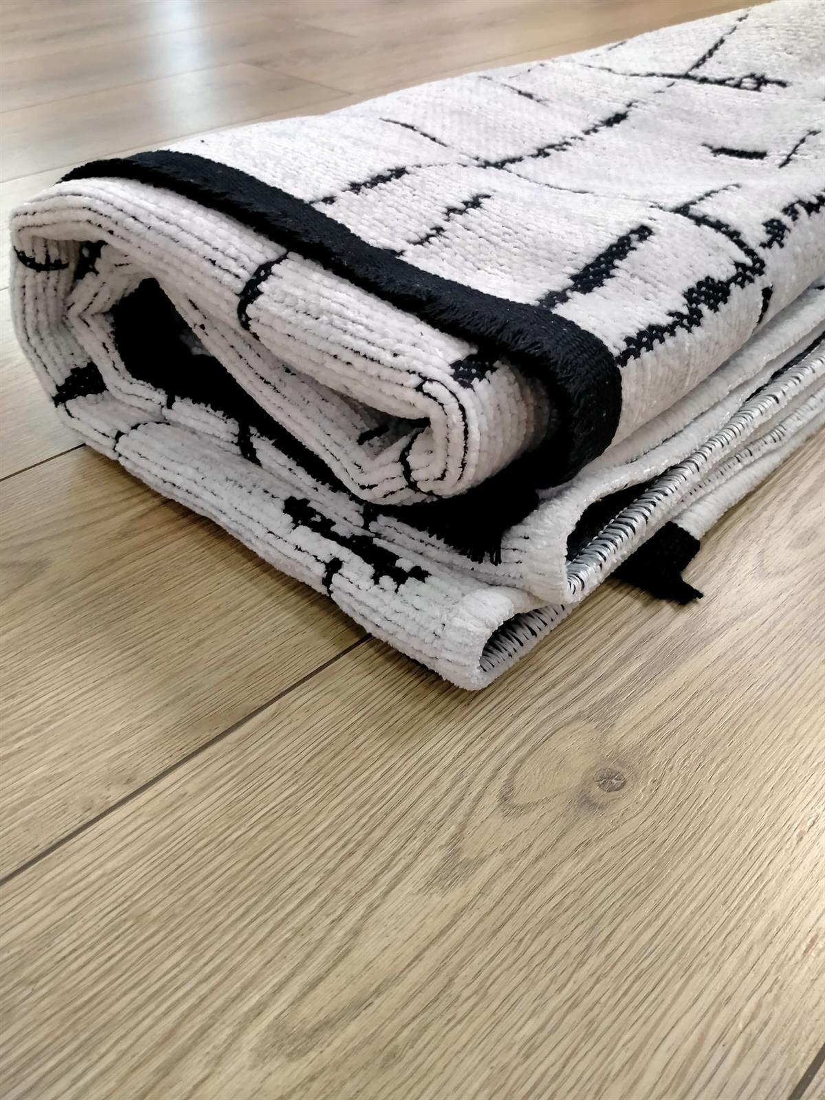 Çam Halı Bodrum BDR 121 Beyaz Özel Latex Kaymaz Tabanlı Kilim