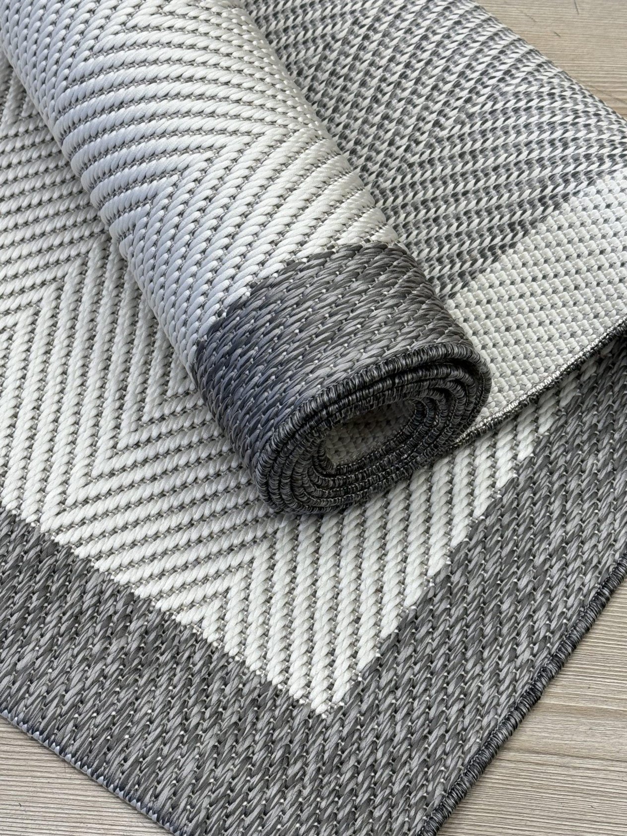 Türkmen Halı SİESTA 1504 Beyaz Polyester Ve Pamuk İplikten Üretilmiş Modern Makine Halısı