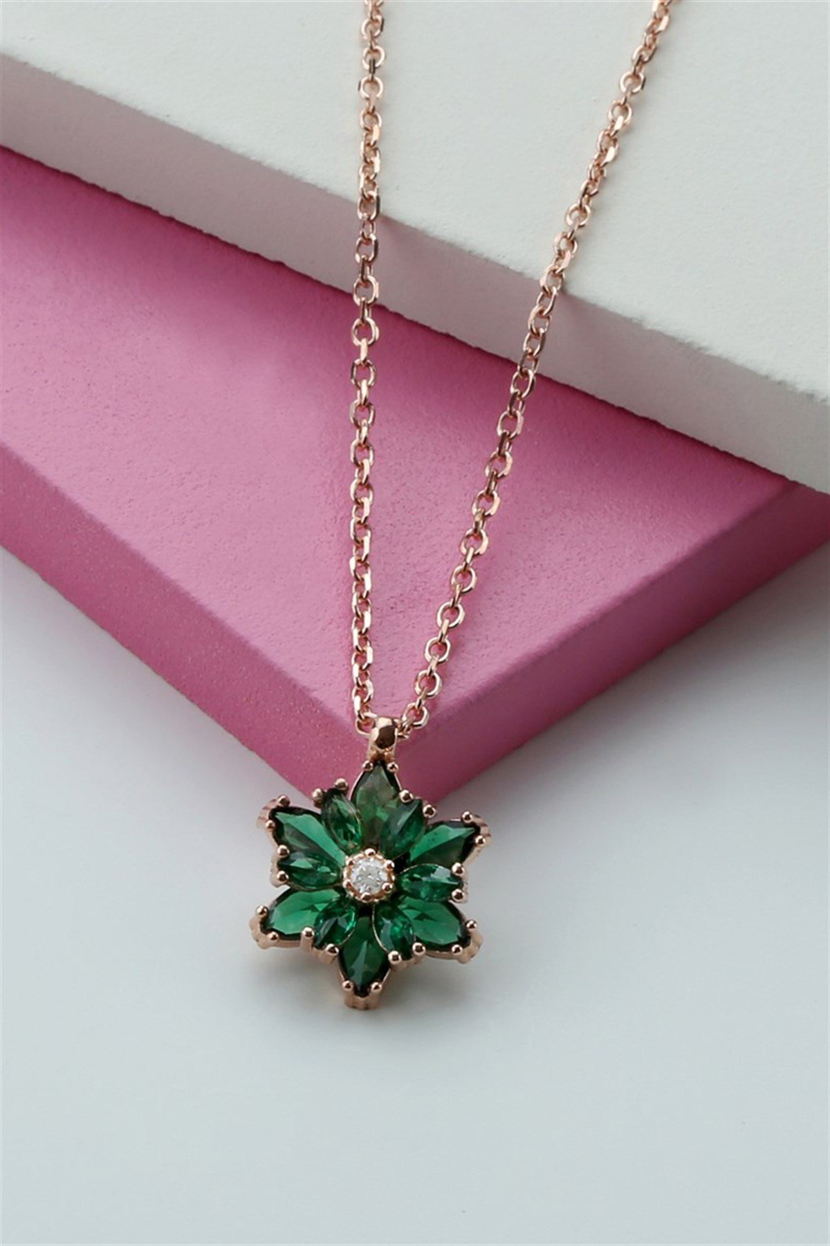 GümüşYeşil Taşlı Lotus Çiçeği Kolye