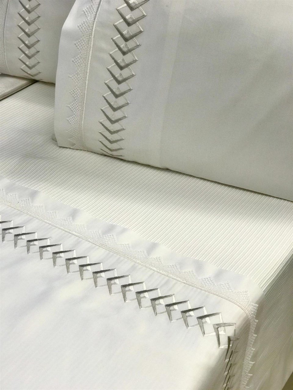 Dantel ve Geometrik Detay Çift Kişilik Nevresim Set 