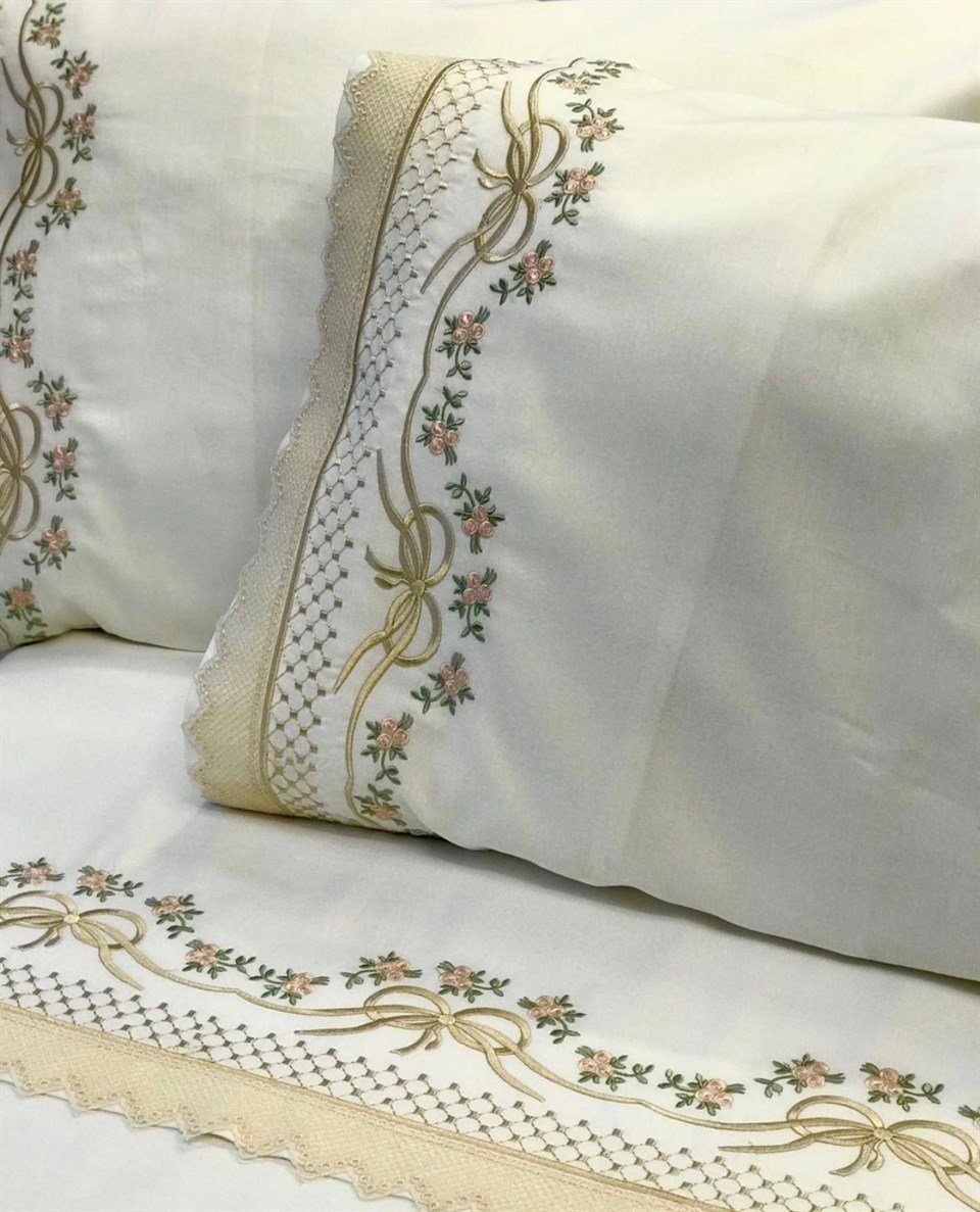 Kurdele ve Nakış İşleme Çift Kişilik Nevresim Set