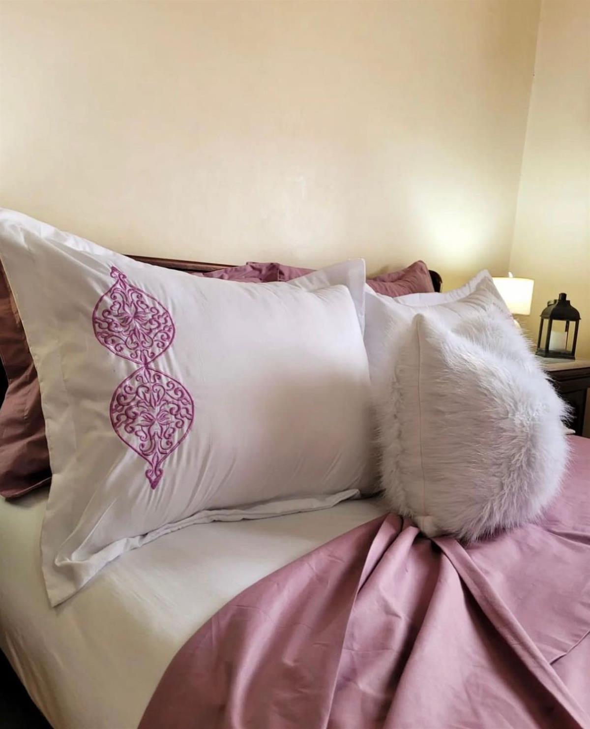 Lila Love Nakışı Nevresim Takımı