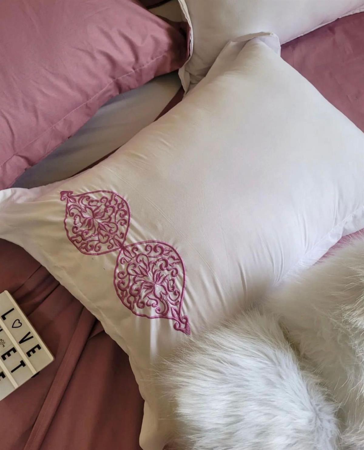 Lila Love Nakışı Nevresim Takımı